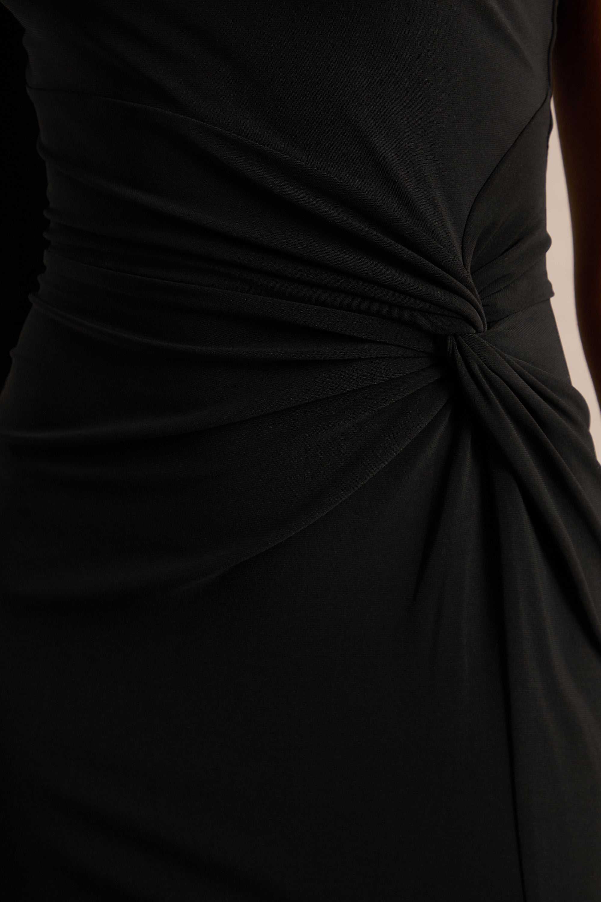 ECM_HR_CL127683002 - Romi _ Black One Shoulder Twist Design Maxi Dress4.jpg