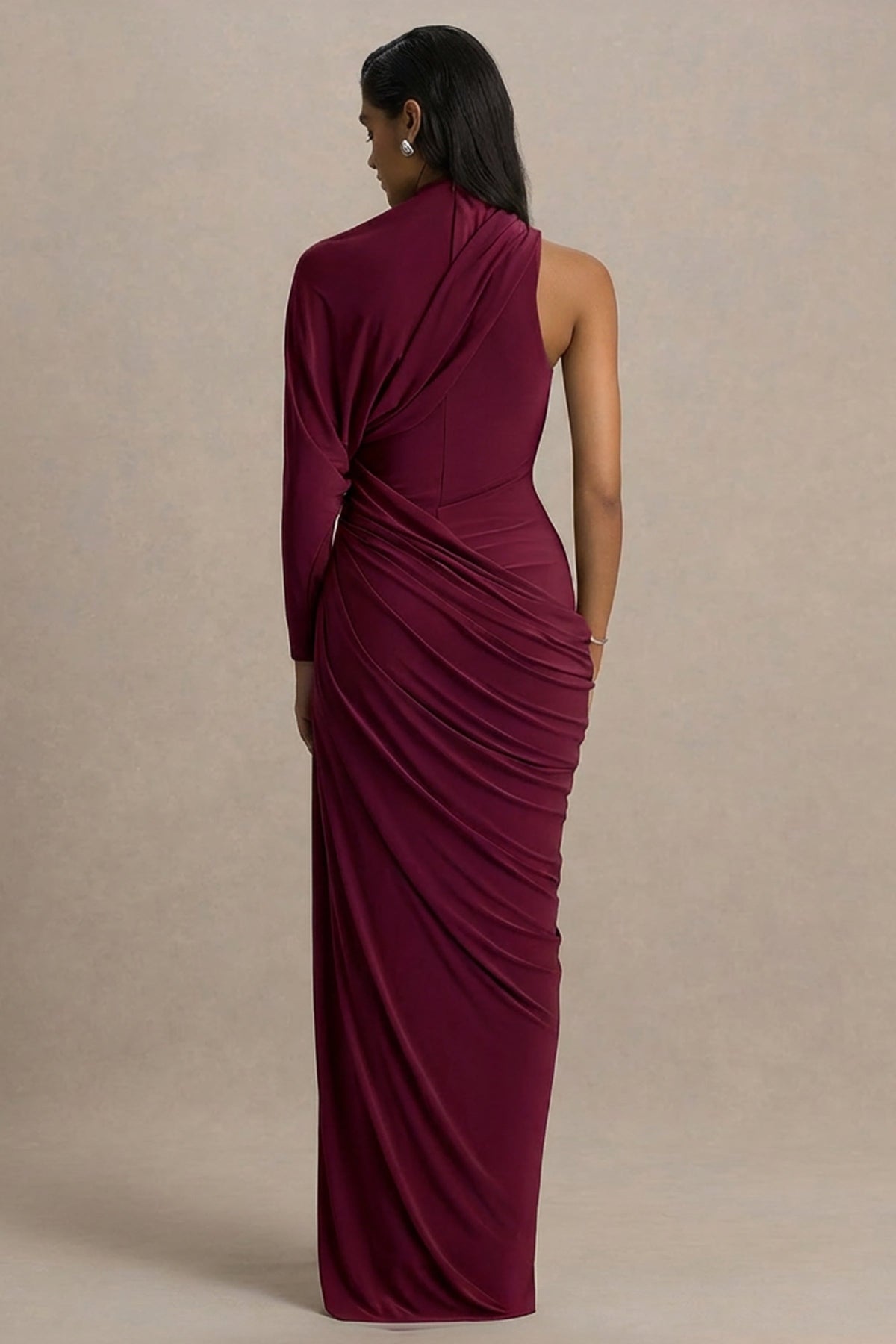 Aphra | Burgundy långklänning med hög hals och capeärm