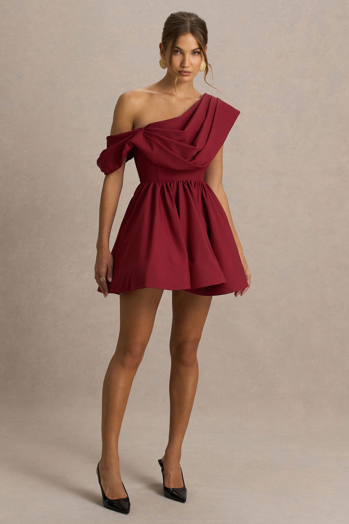 Verona | Burgundy miniklänning med asymmetrisk halsringning