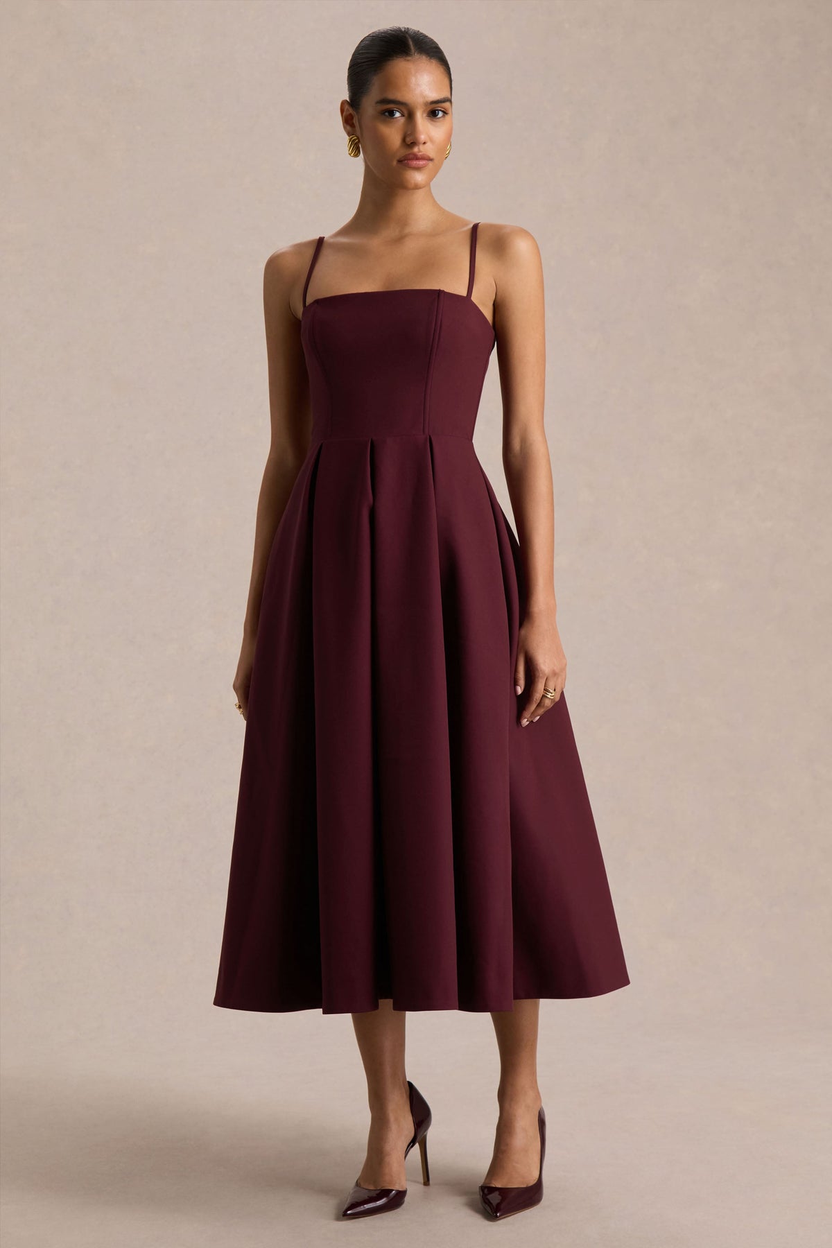 Thalia | Burgundy midiklänning med cape och draperade detaljer