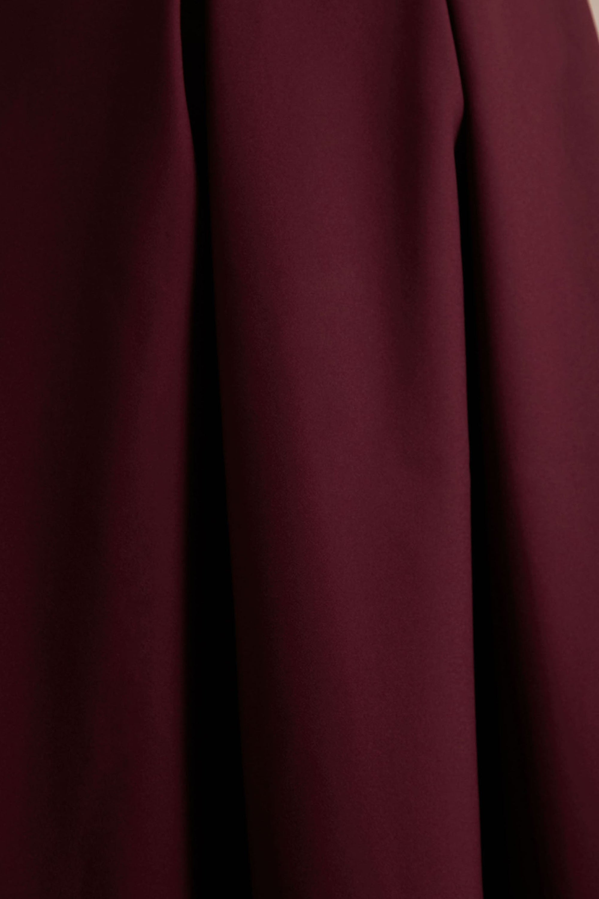Thalia | Burgundy midiklänning med cape och draperade detaljer