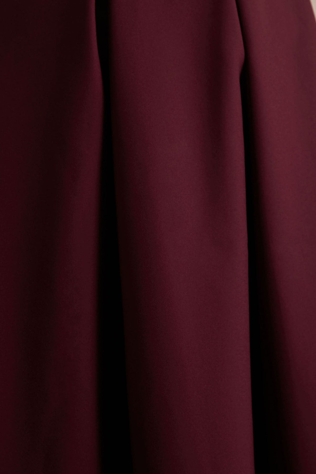 Thalia | Burgundy midiklänning med cape och draperade detaljer