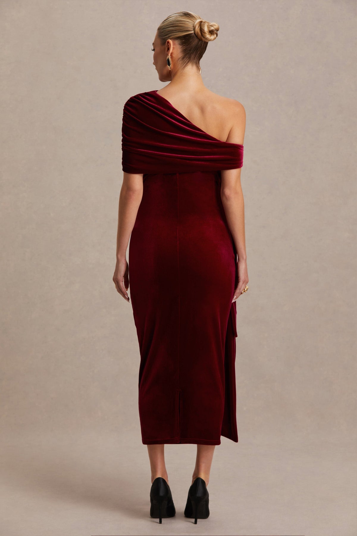 Zena | Burgundy midiklänning i gravidmodell med asymmetrisk halsringning