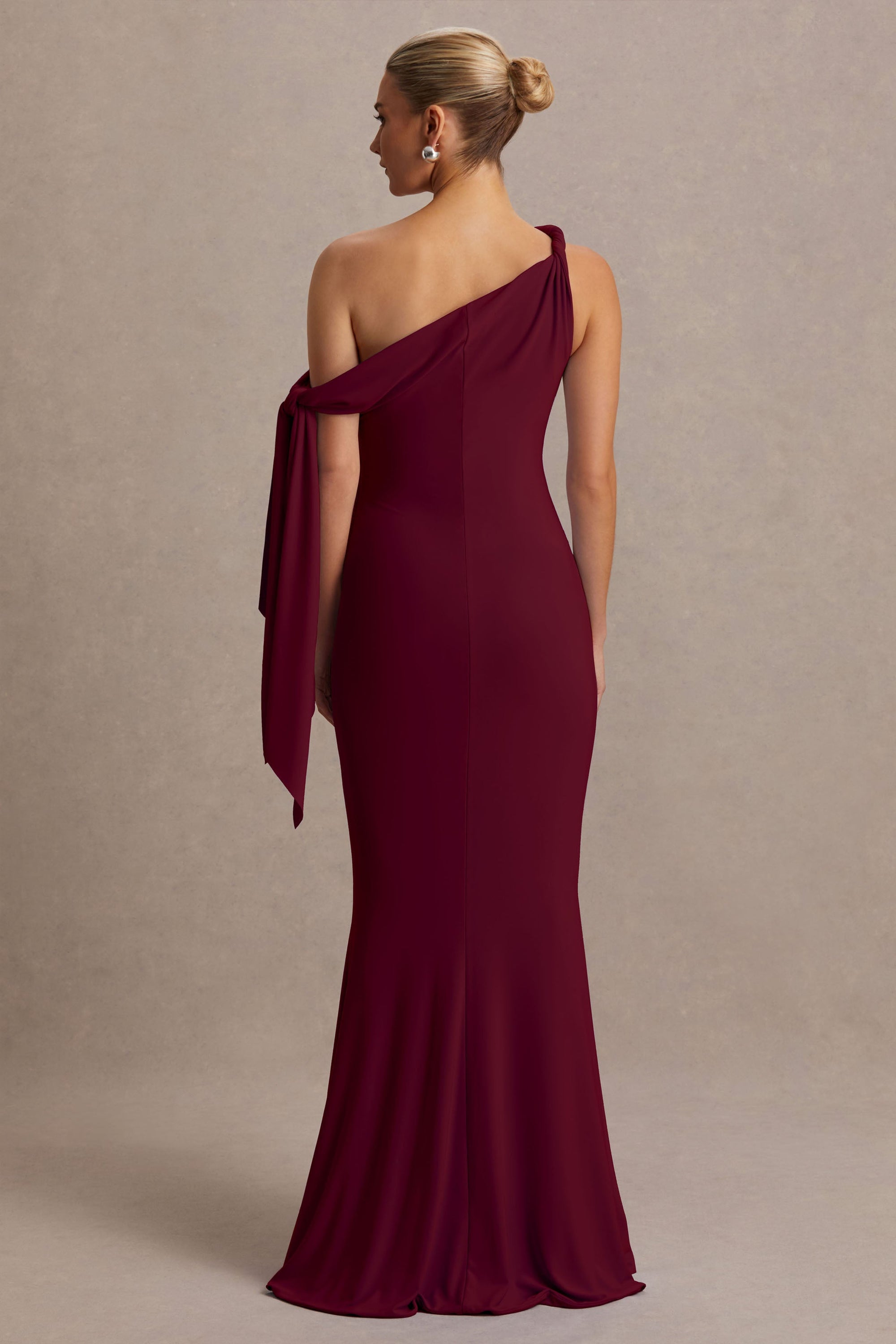 Orielle | Burgundy långklänning i gravidmodell med asymmetrisk halsringning