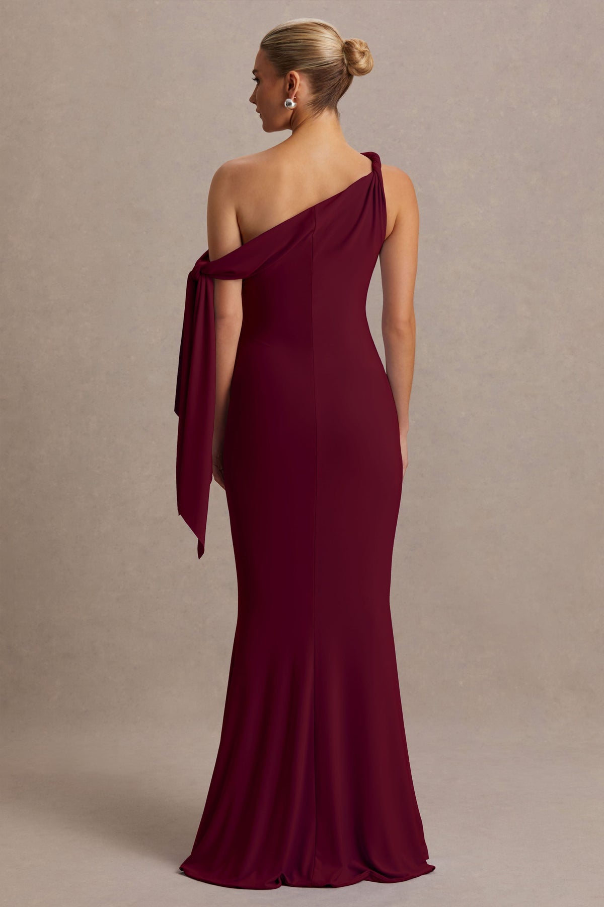 Orielle | Burgundy långklänning i gravidmodell med asymmetrisk halsringning
