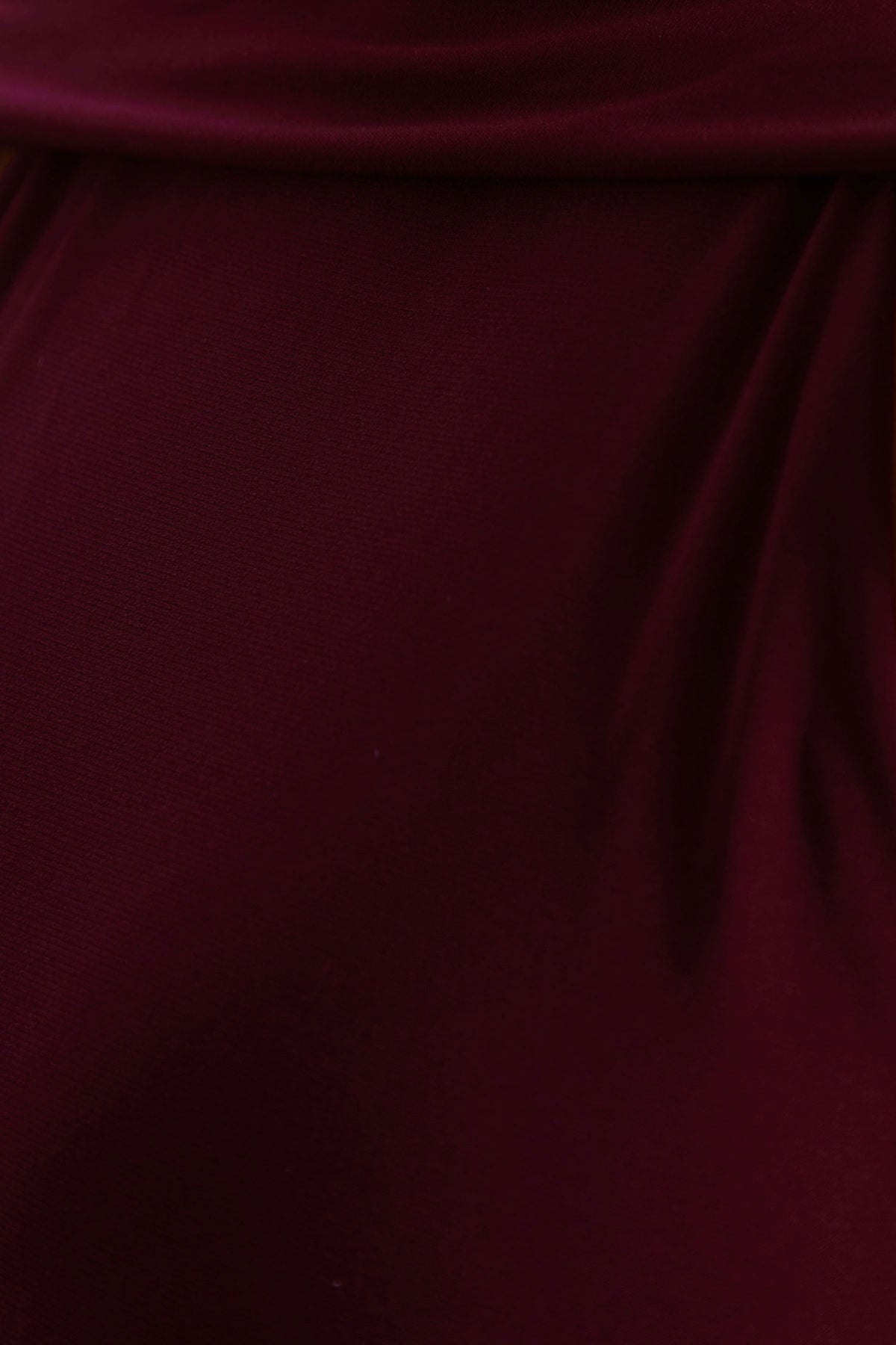 Cordy | Burgundy långklänning med sjaldetalj