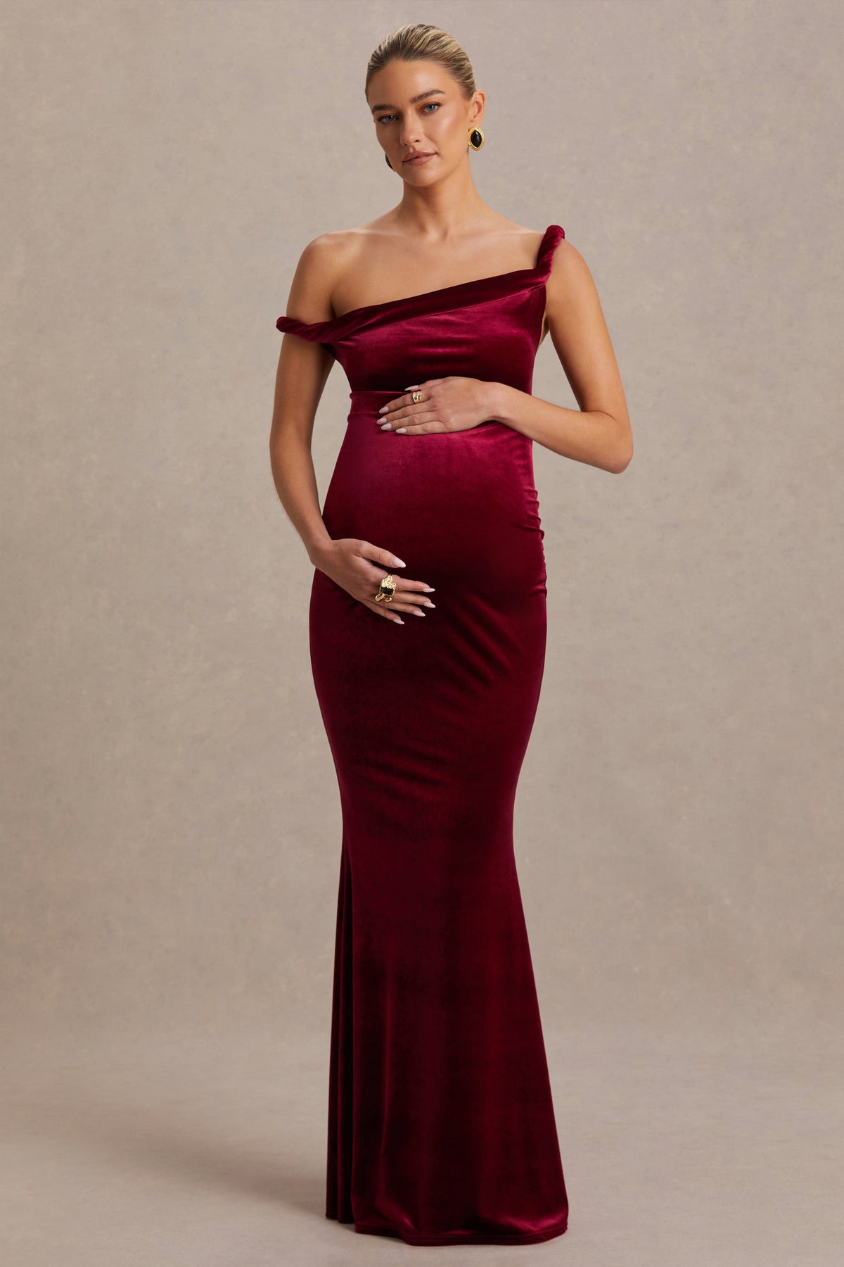 Tallulah | Burgundy långklänning med asymmetrisk halsringning