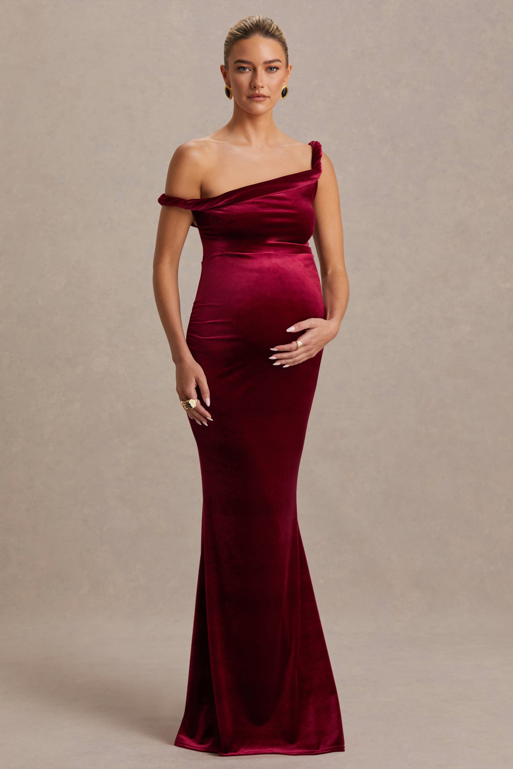 Tallulah | Burgundy långklänning med asymmetrisk halsringning