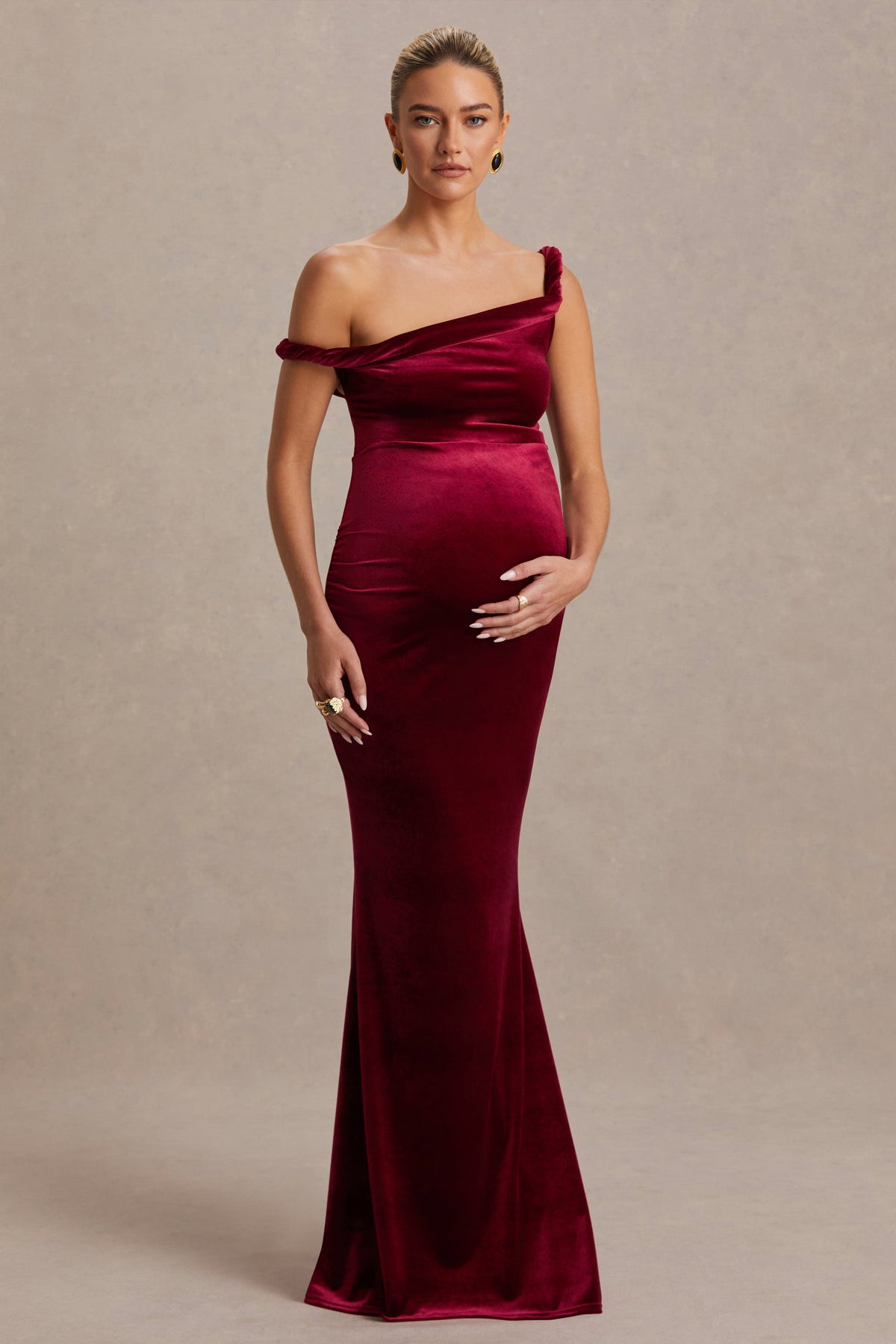 Tallulah | Burgundy långklänning med asymmetrisk halsringning