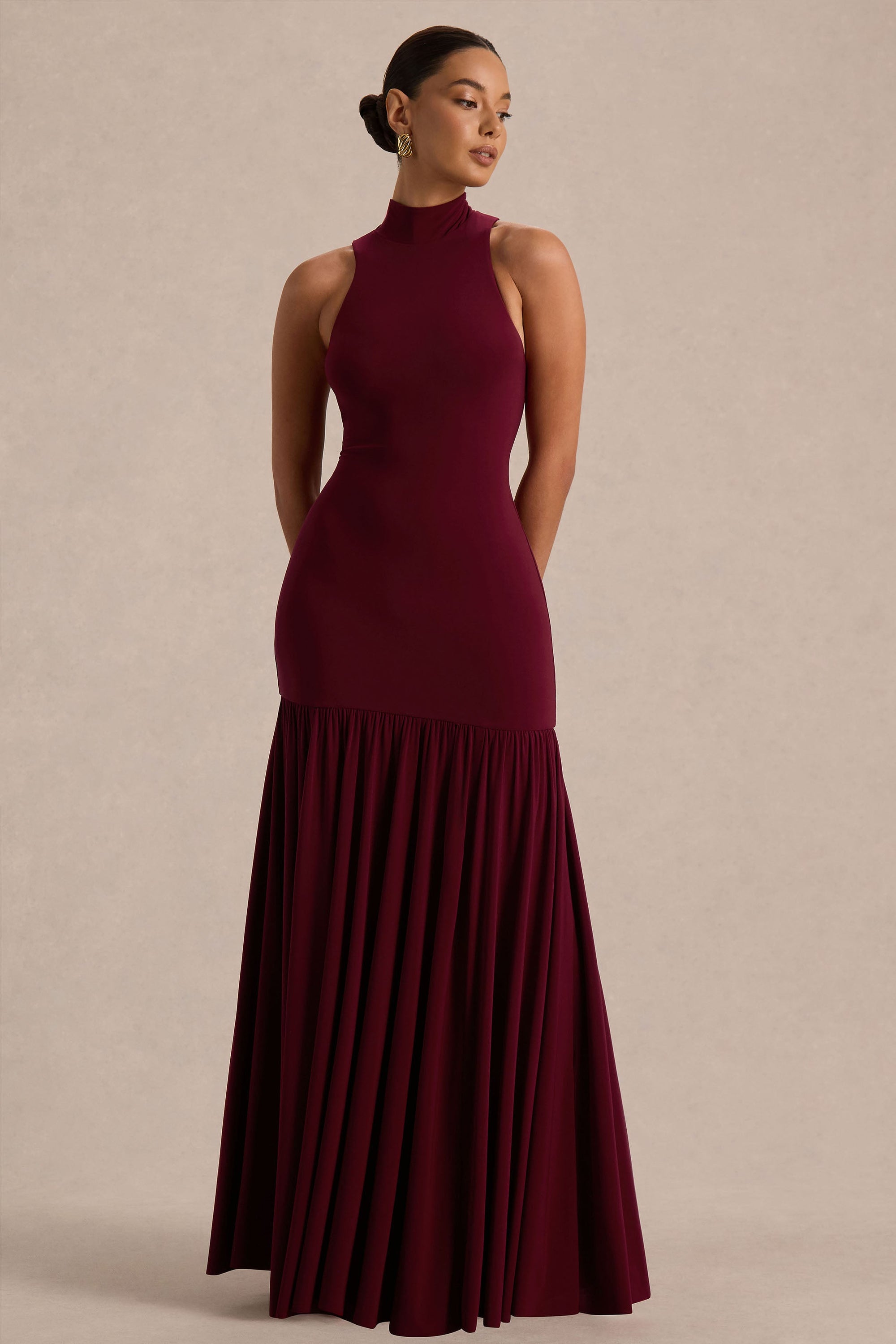 Tasmin | Burgundy långklänning med plisserad kjol