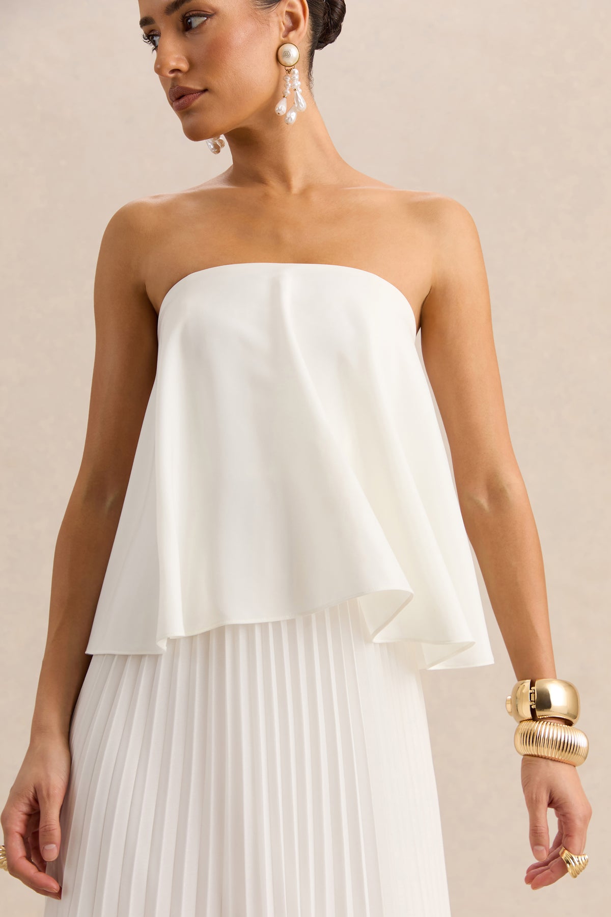 ECM_HR_CL137850110---Saralyn-White-Bandeau-Maxi-Dress-With-Pleated-Skirt3.jpg