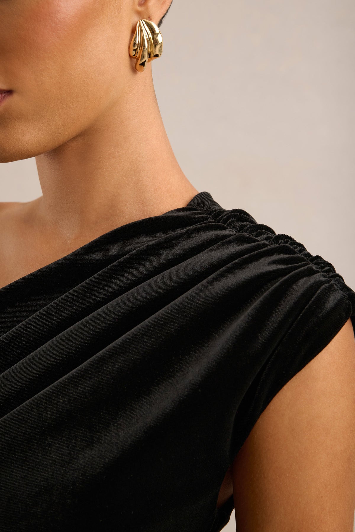 CL13883700106_ECM_HR_CL138837001_-_Freya___Black_One_Shoulder_Maxi_Dress5