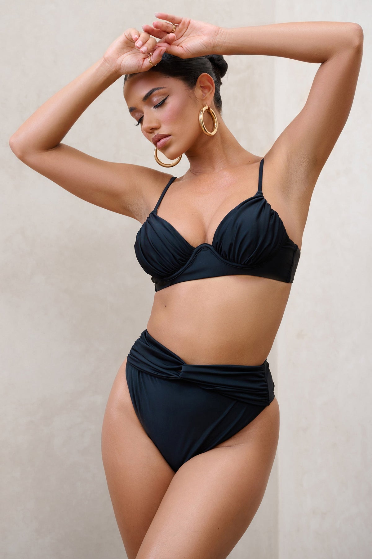 High Tide | Svart bikinitrosa med hög midja och tvistad detalj
