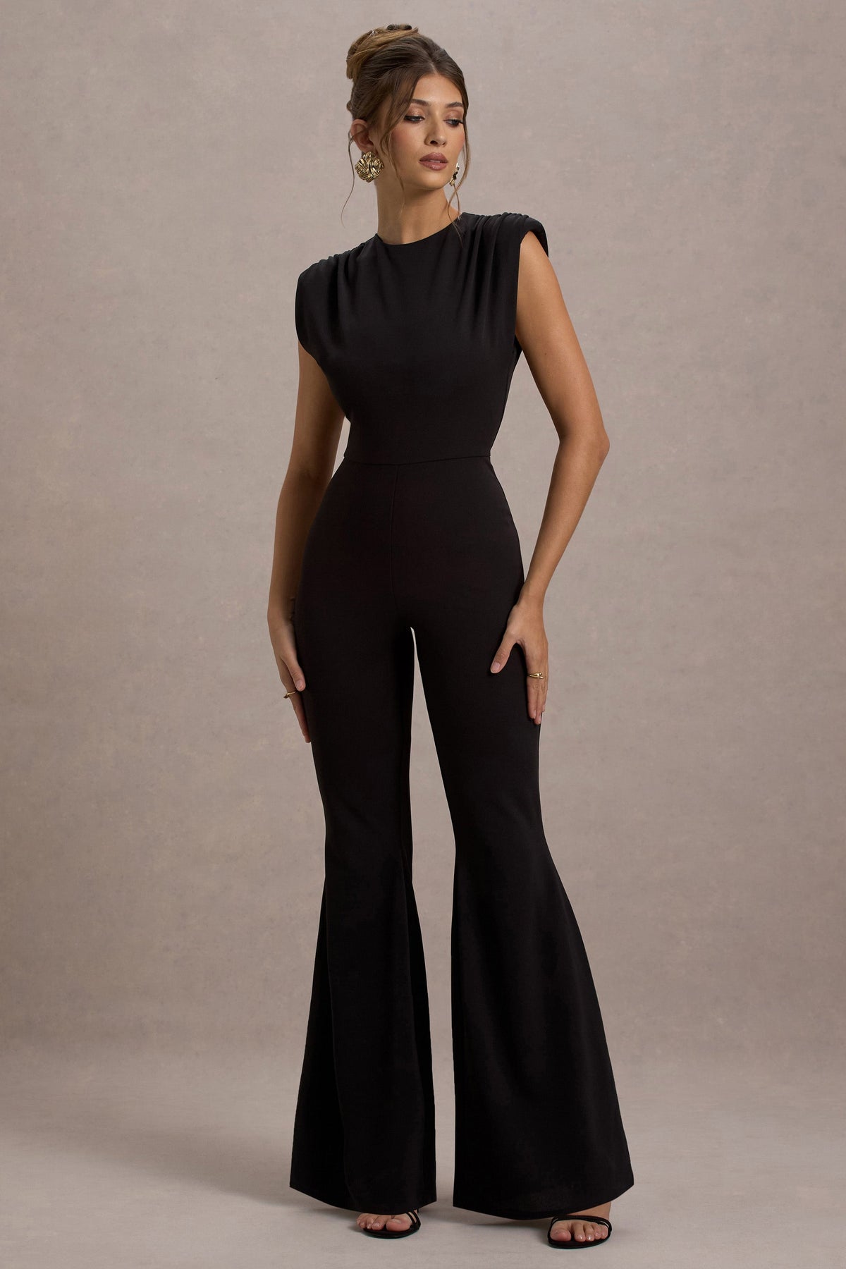 Elyna | Svart byxdress med hög hals och drapering