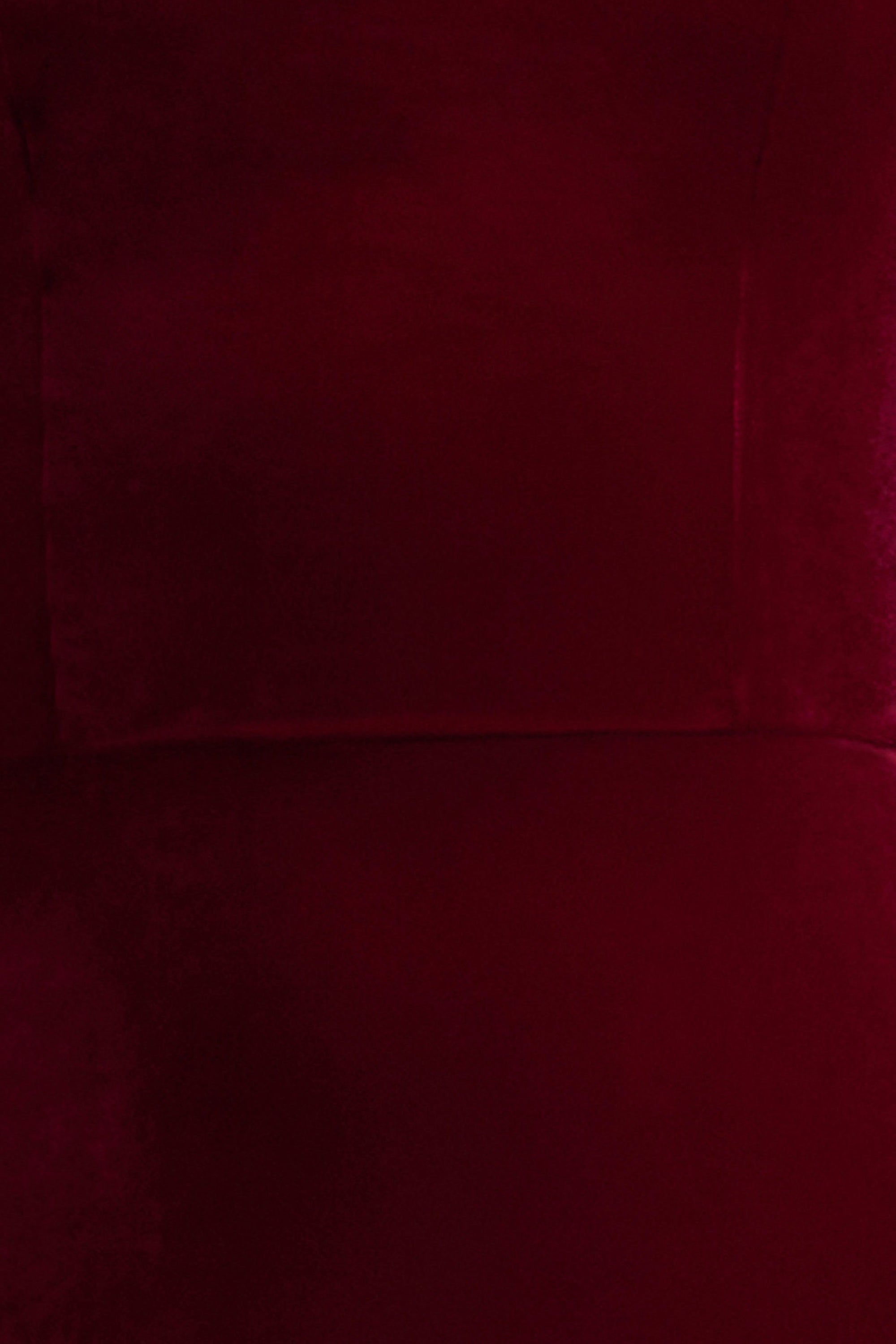 Illusion | Burgundy axelbandslös långklänning i sammet med rosett