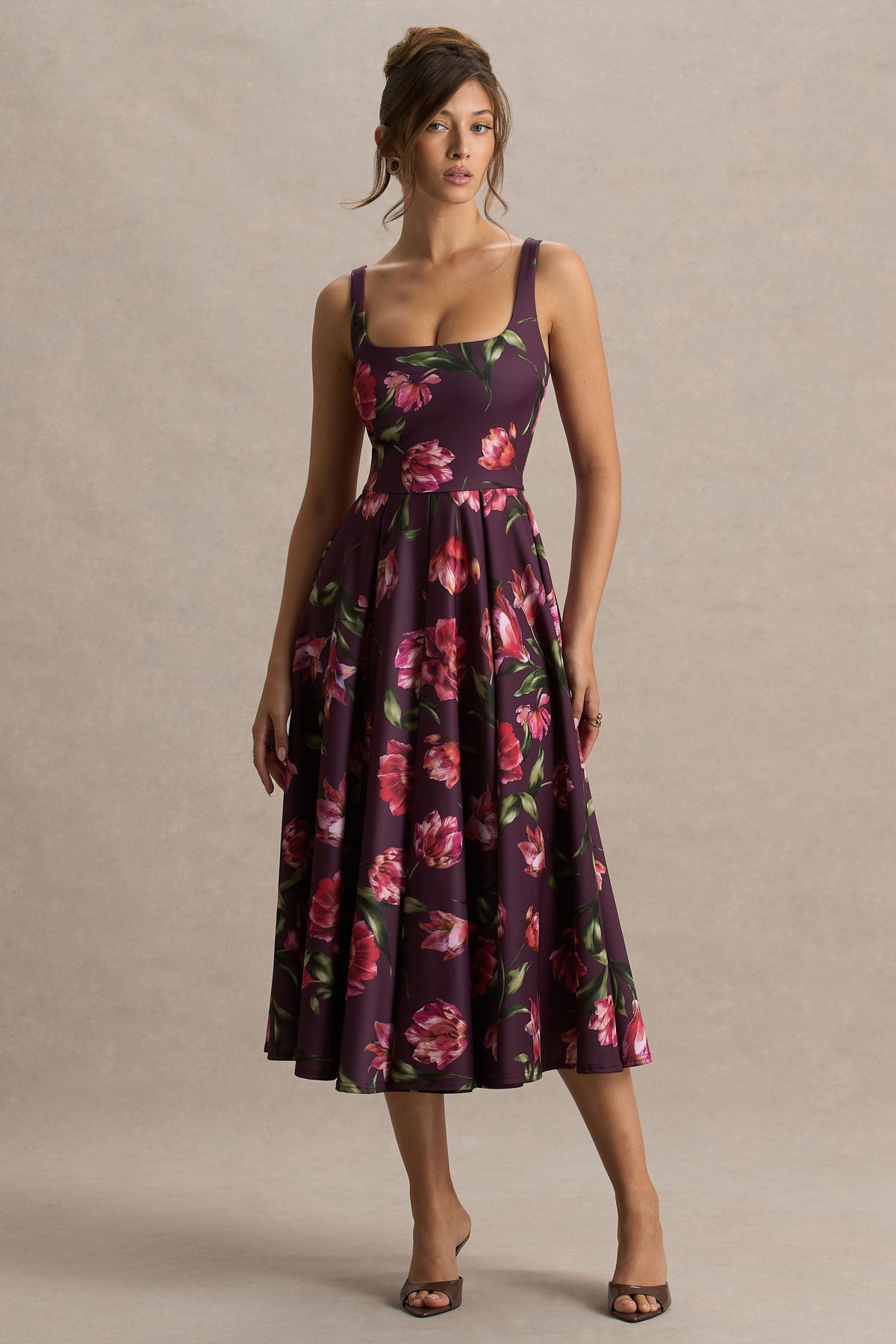 Berta | Burgundy midiklänning med blommönster och klockad kjol