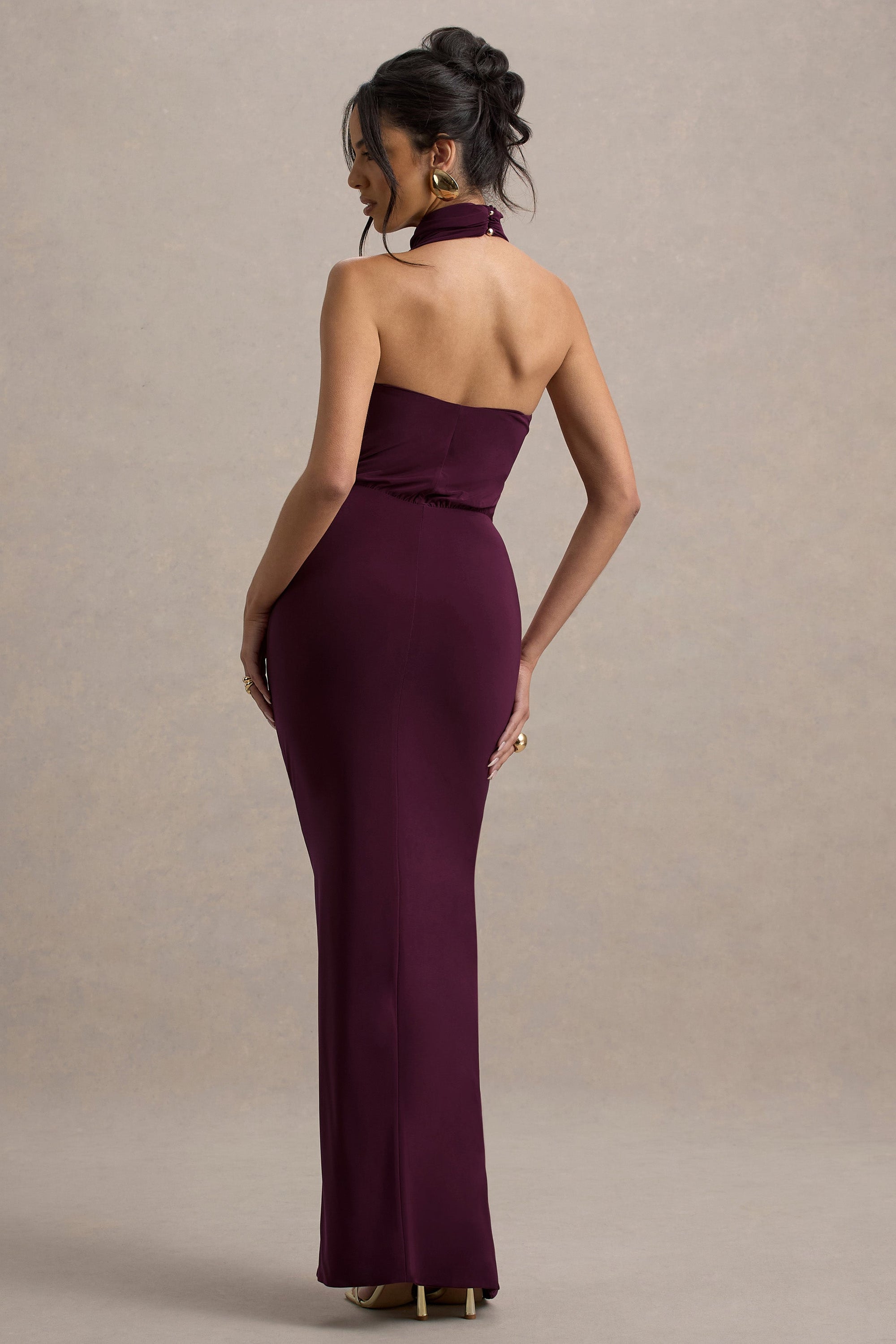 Hayden | Burgundy långklänning med halterneck och slits