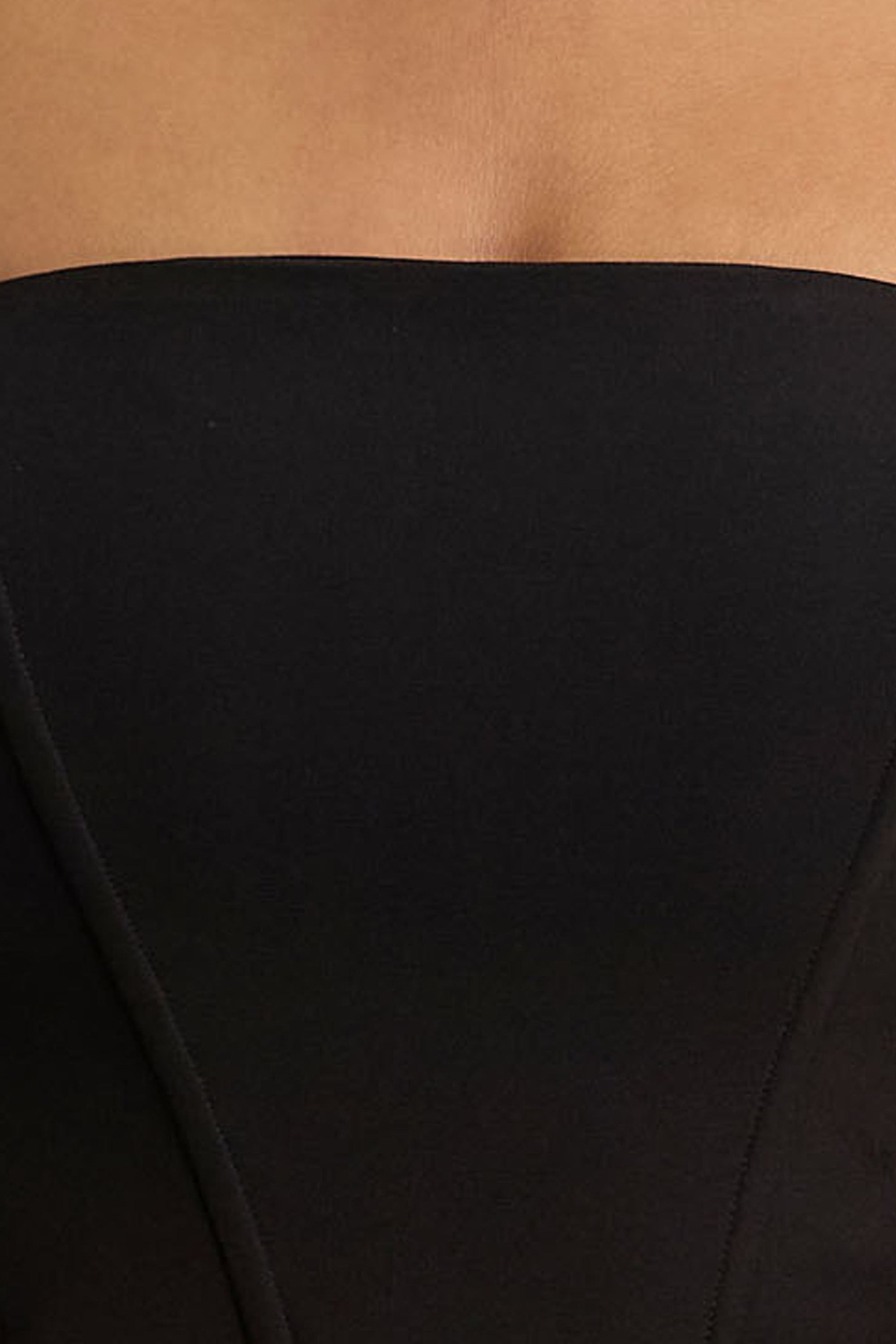 Panama | Svart byxdress med bardothalsringning och krämvita puffärmar