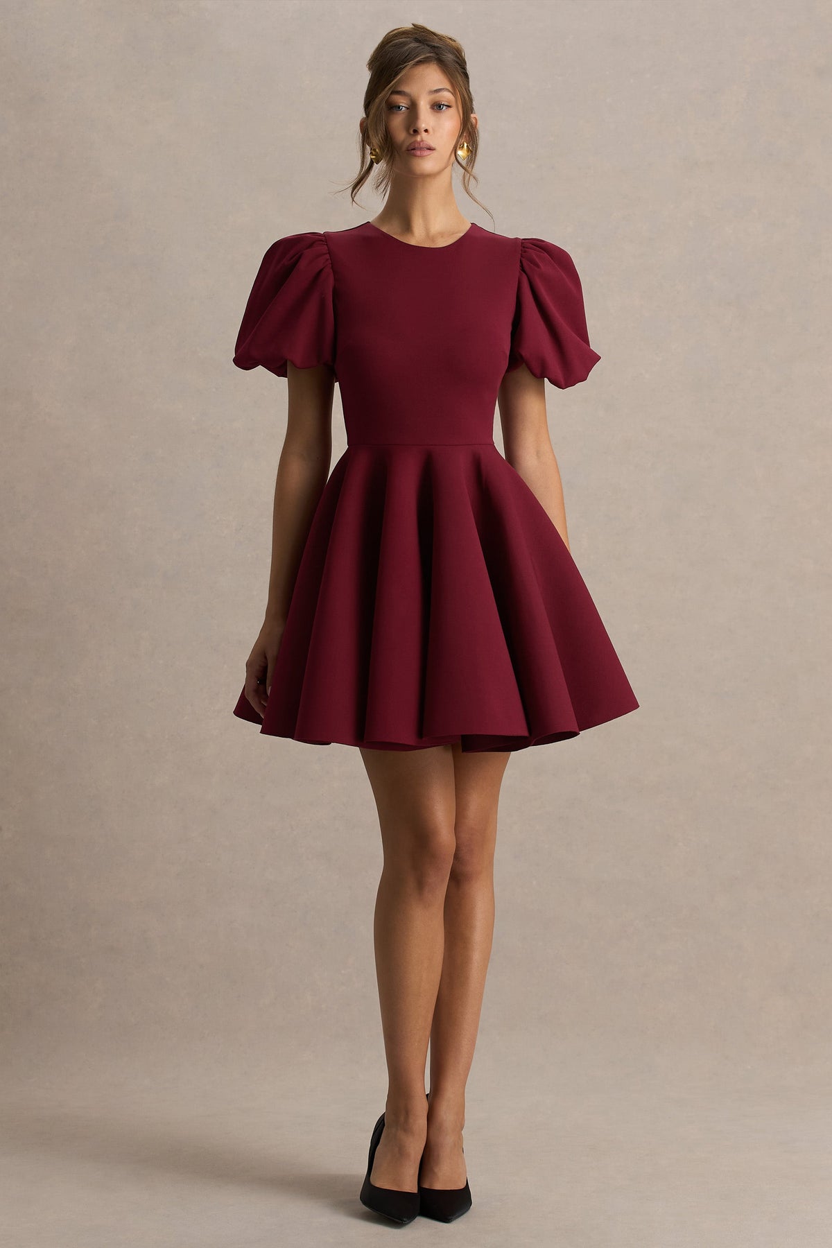 Emelia | Burgundy miniklänning med puffärm och klockad kjol