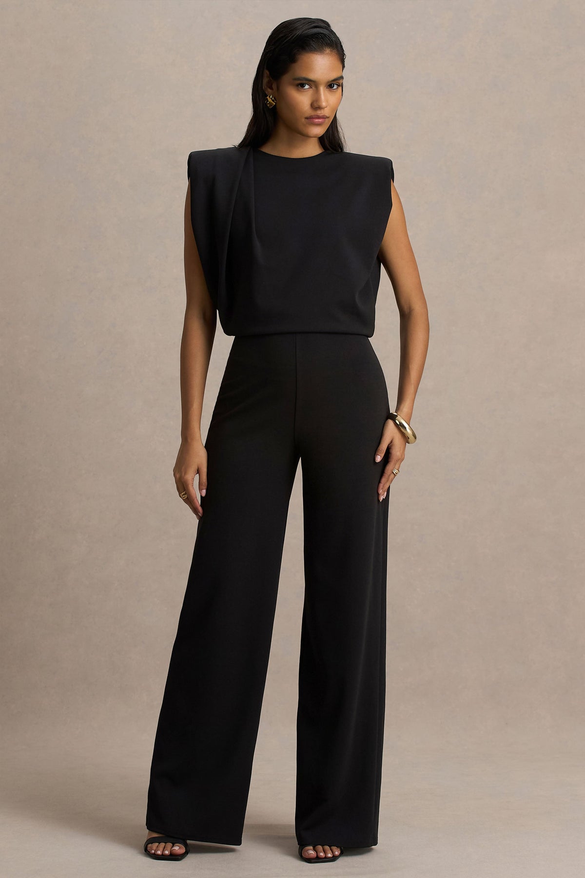 Tiff | Svart byxdress med rund halsringning och draperat liv