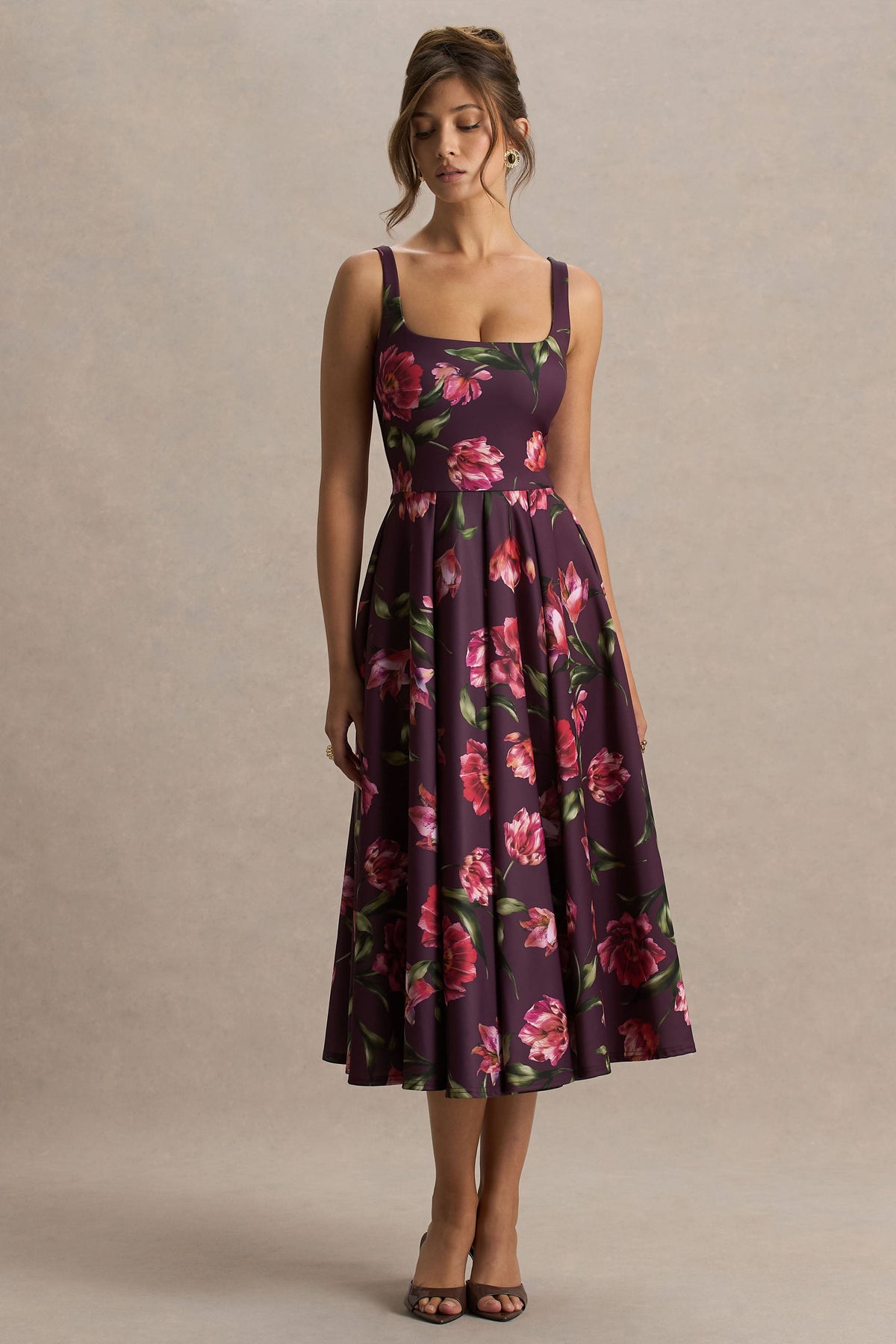 Berta | Burgundy midiklänning med blommönster och klockad kjol