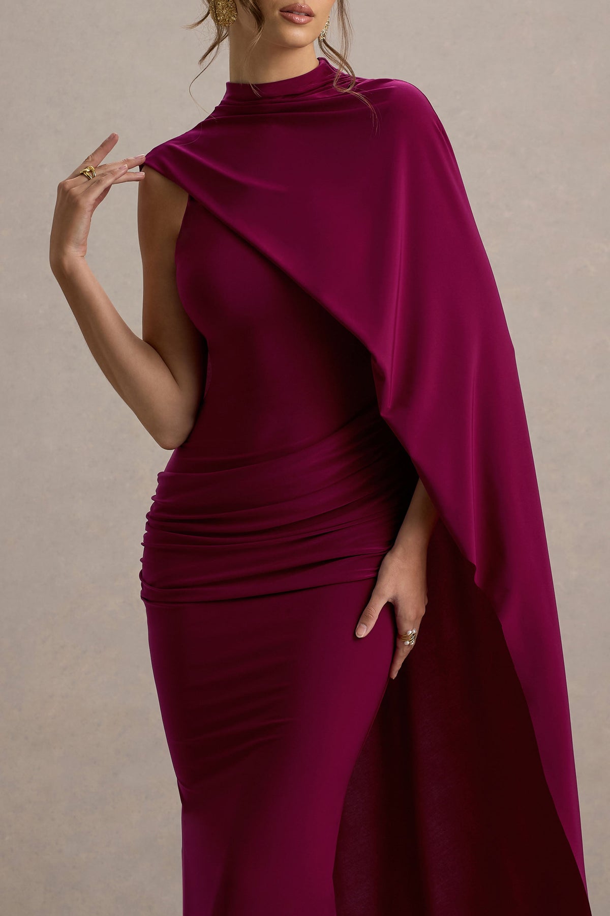 Maeve | Burgundy långklänning med capeärm