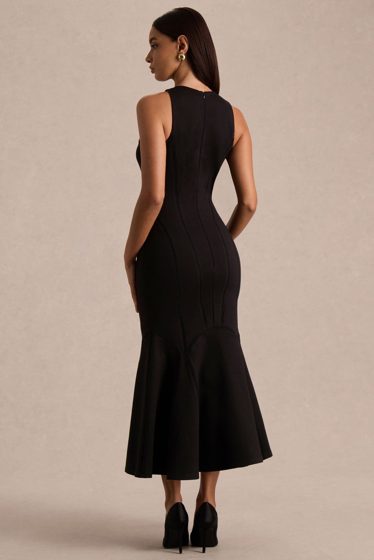 Sally | Svart midiklänning med rund halsringning och sänkt midja
