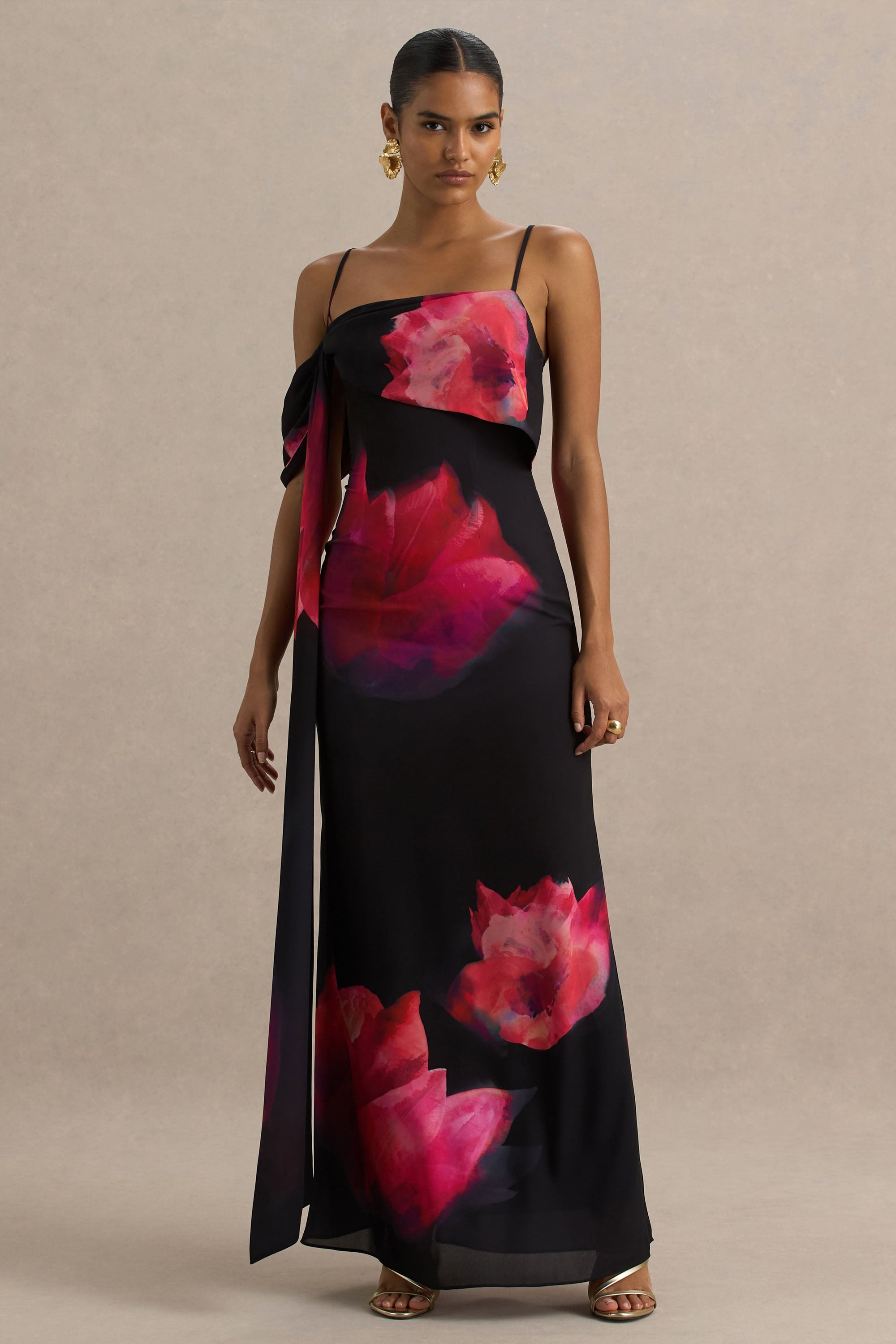 Leonara | Svart och rosa blommönstrad långklänning med draperad ärm