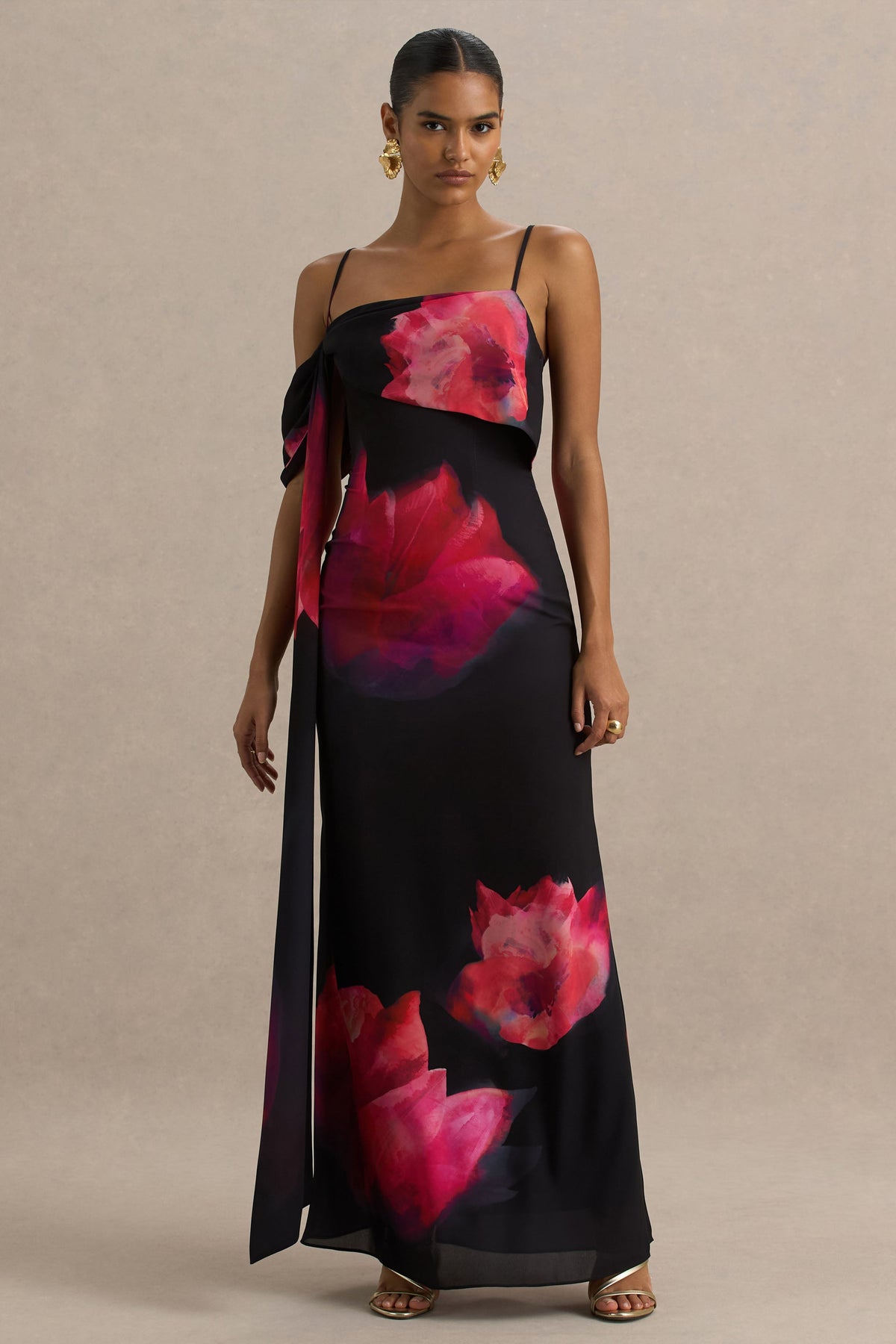 Leonara | Svart och rosa blommönstrad långklänning med draperad ärm