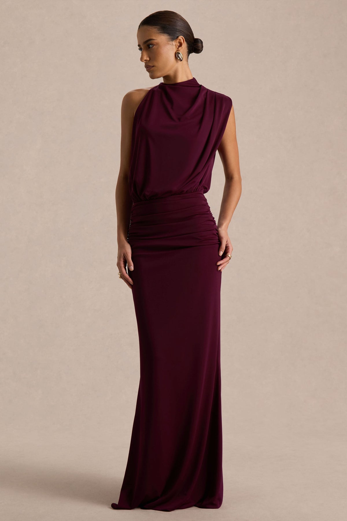 Umaira | Burgundy långklänning med hög hals