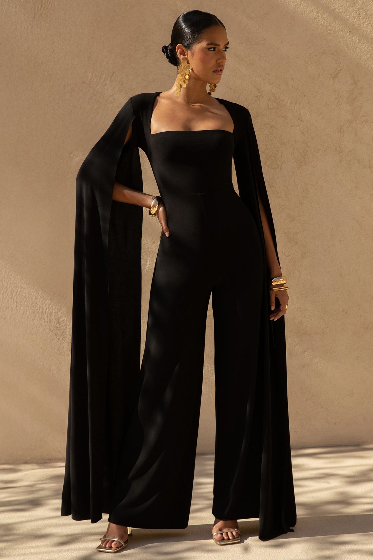Zara | Svart byxdress med fyrkantig halsringning och capeärm