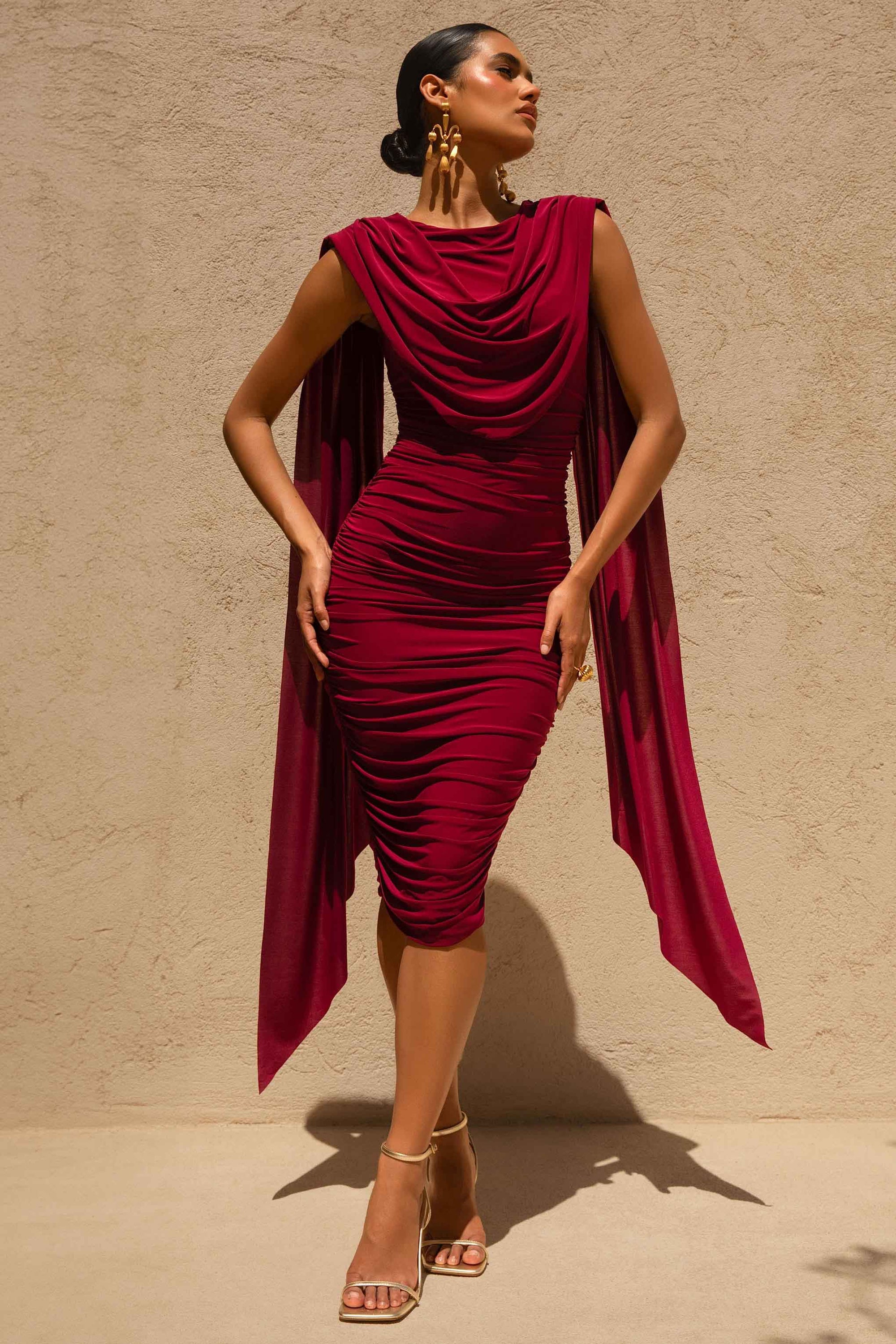Wanderer | Burgundy midiklänning med rund halsringning och draperade rynkningar