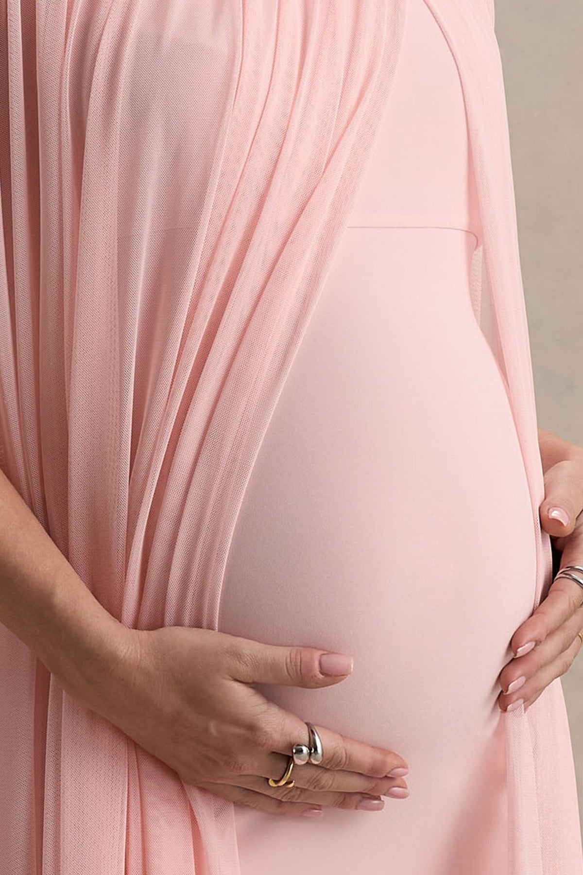 Atmosphere | Rosa axelbandslös miniklänning i gravidmodell med cape