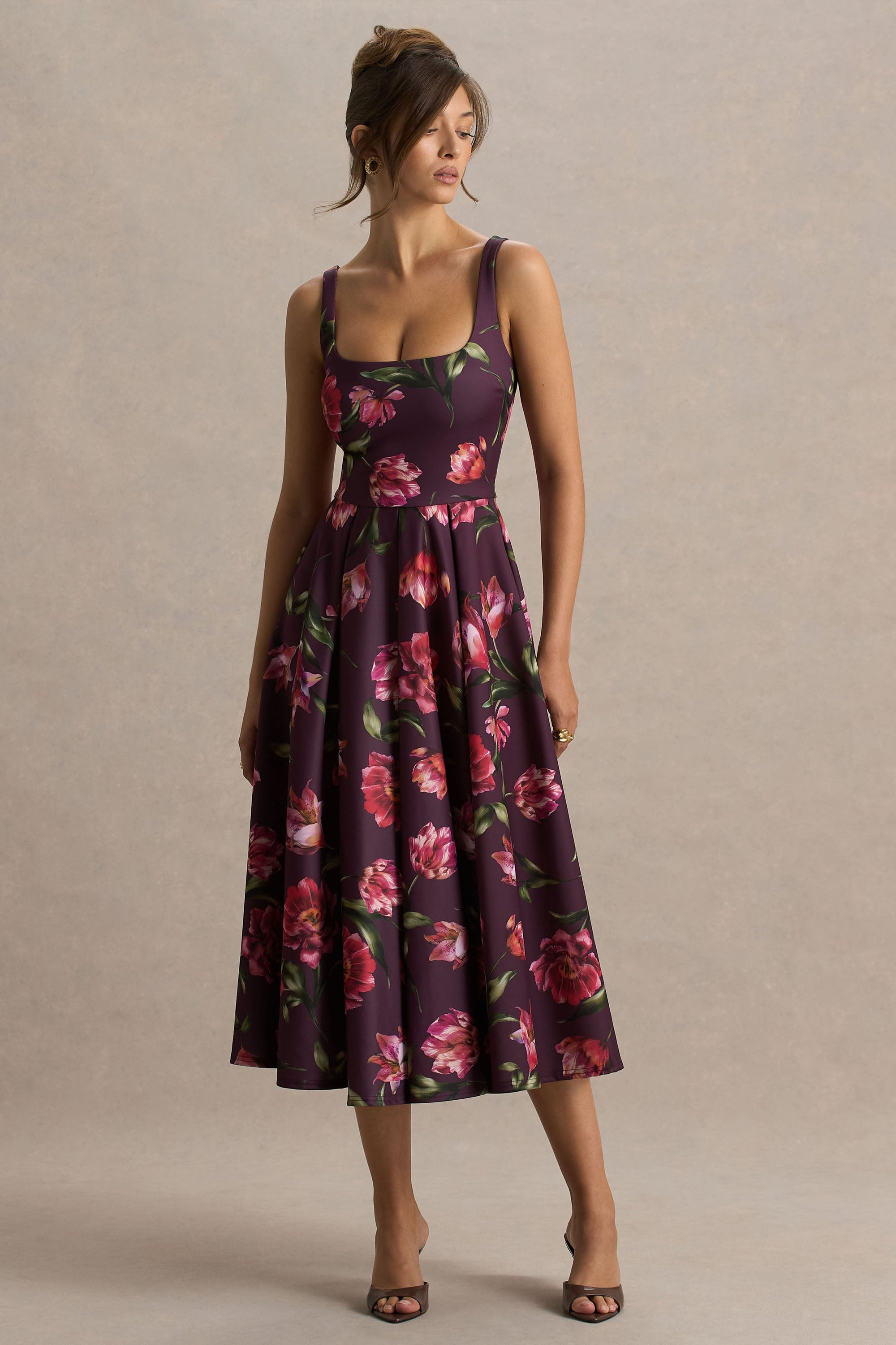 Berta | Burgundy midiklänning med blommönster och klockad kjol