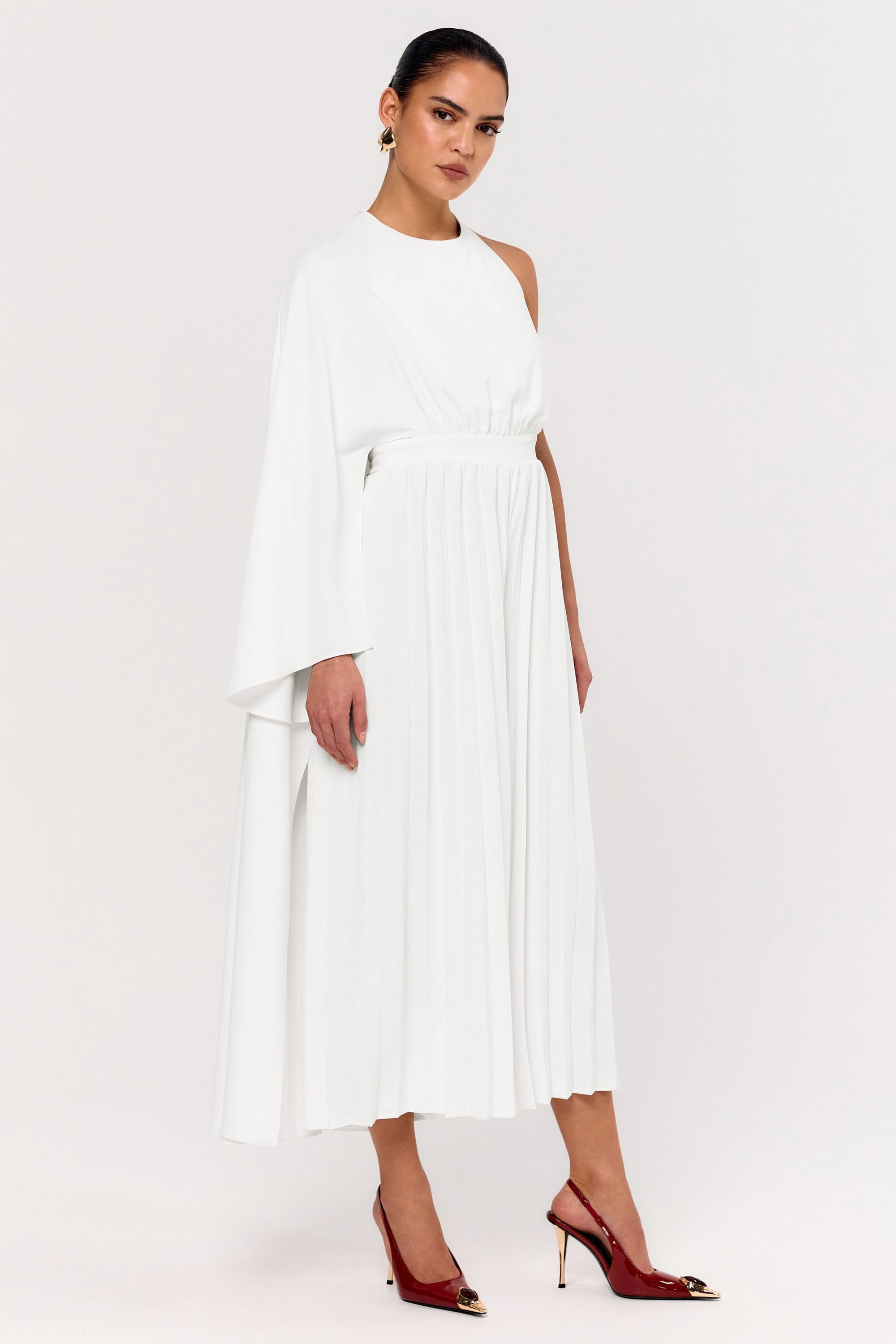 Paradise | Vit byxdress med capeärm
