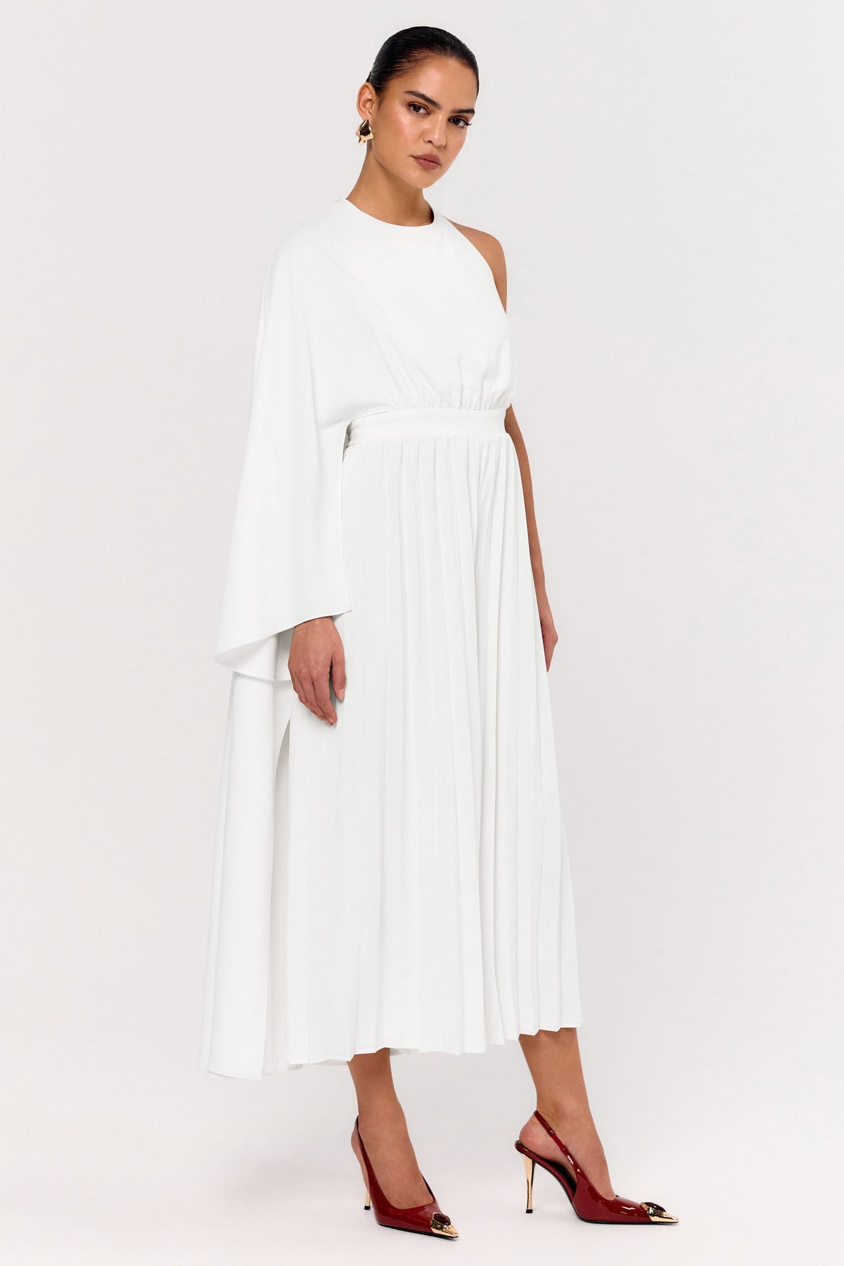 Paradise | Vit byxdress med capeärm