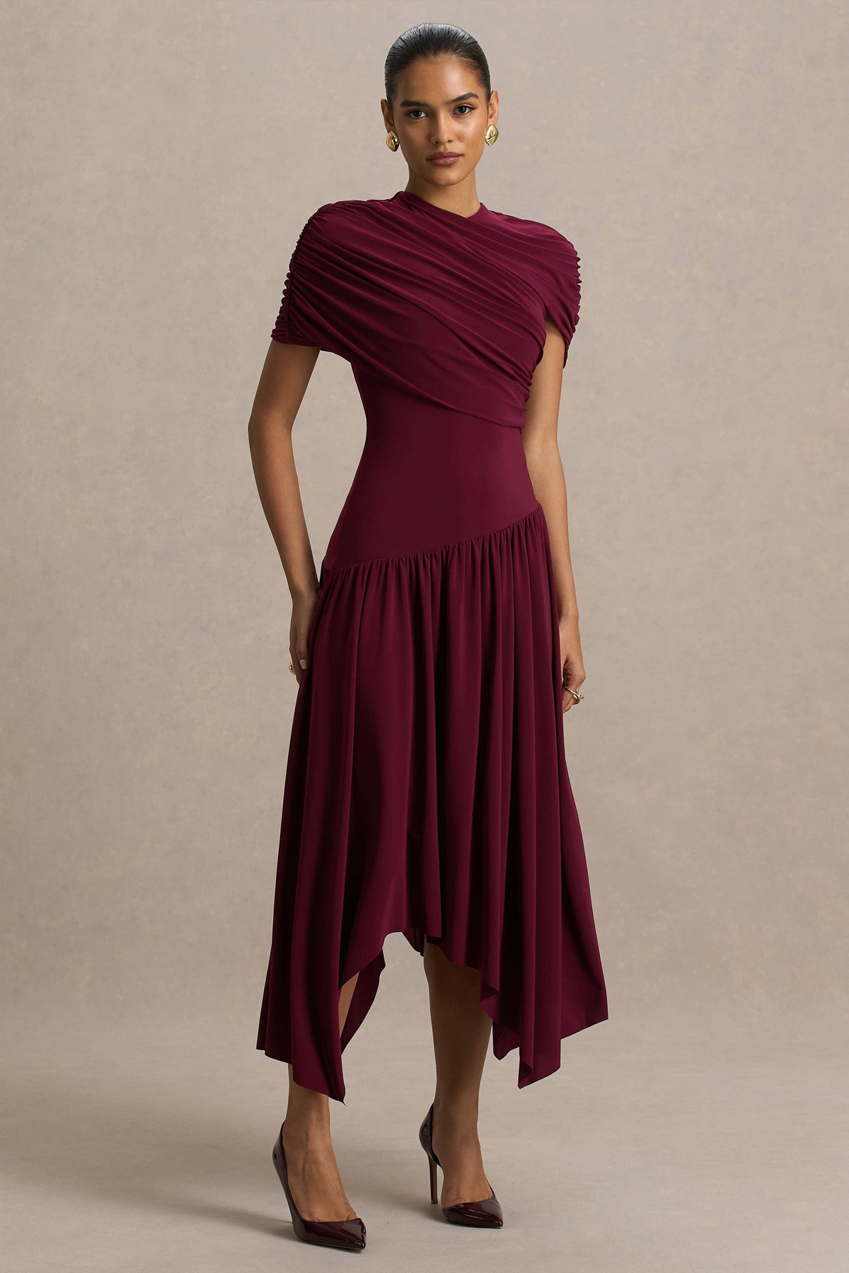 Ione | Burgundy midiklänning med omlottdesign och asymmetrisk fåll