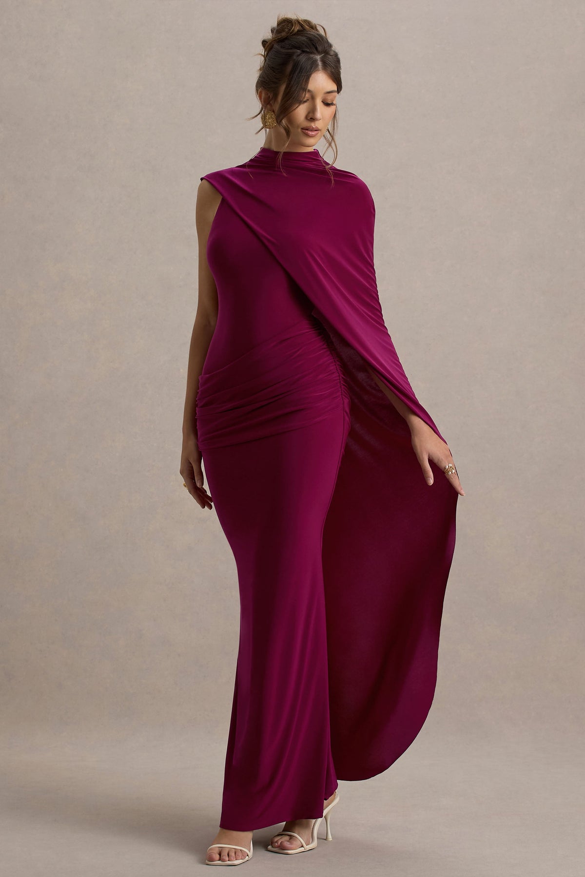 Maeve | Burgundy långklänning med capeärm