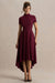 Bellona | Burgundy midiklänning med hög hals och asymmetrisk fåll
