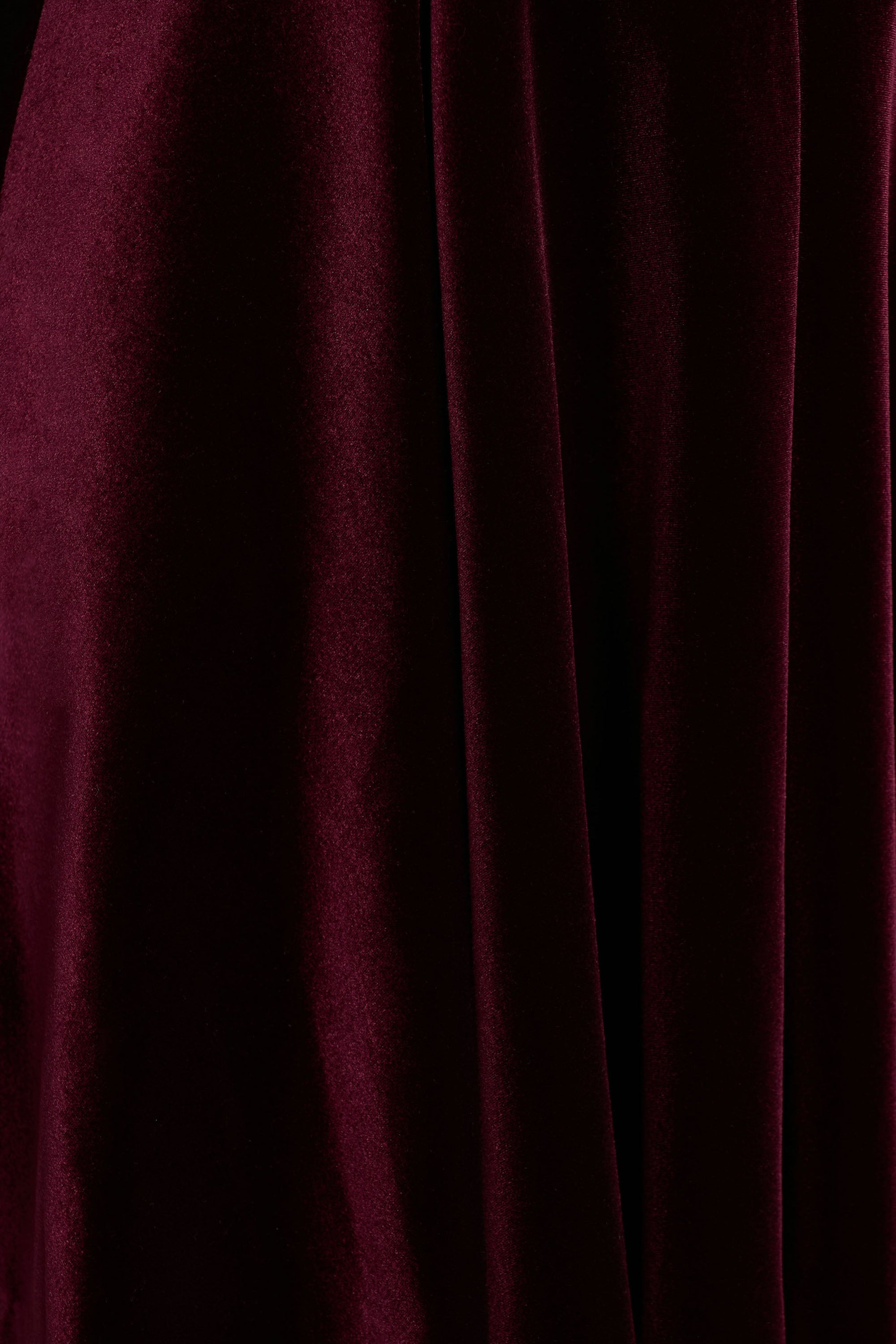 Mina | Burgundy axelbandslös miniklänning med klockad kjol