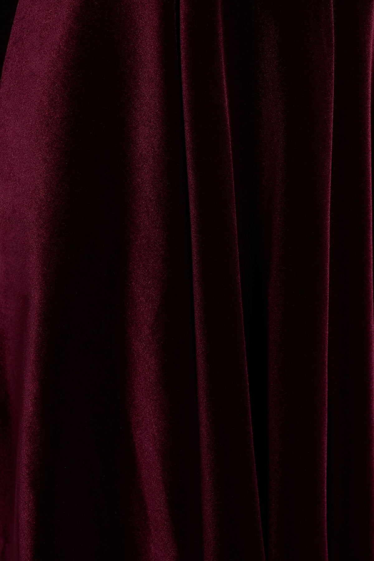 Mina | Burgundy axelbandslös miniklänning med klockad kjol