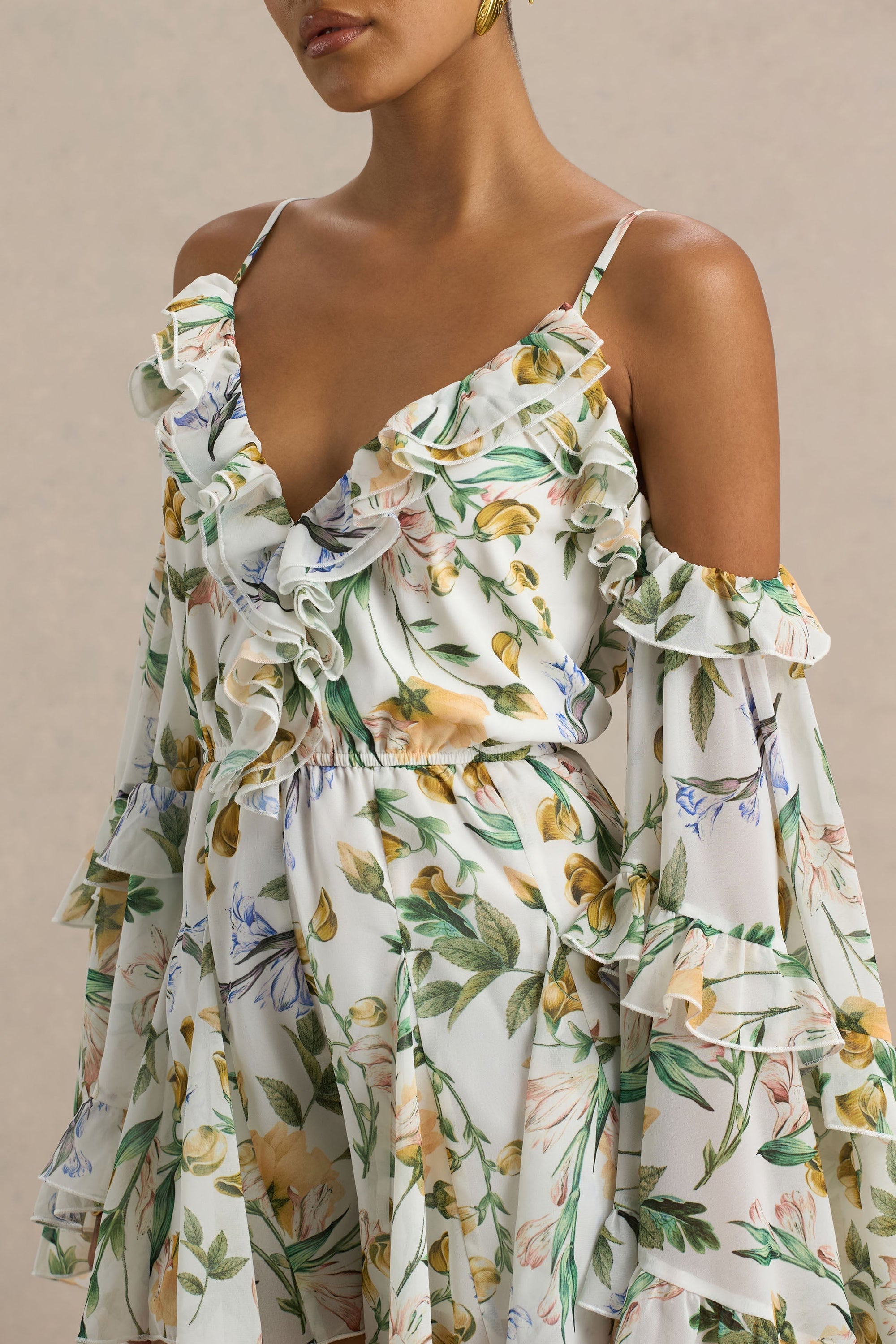Anaya | Vit kort byxdress med citrongult blommönster och lång ärm
