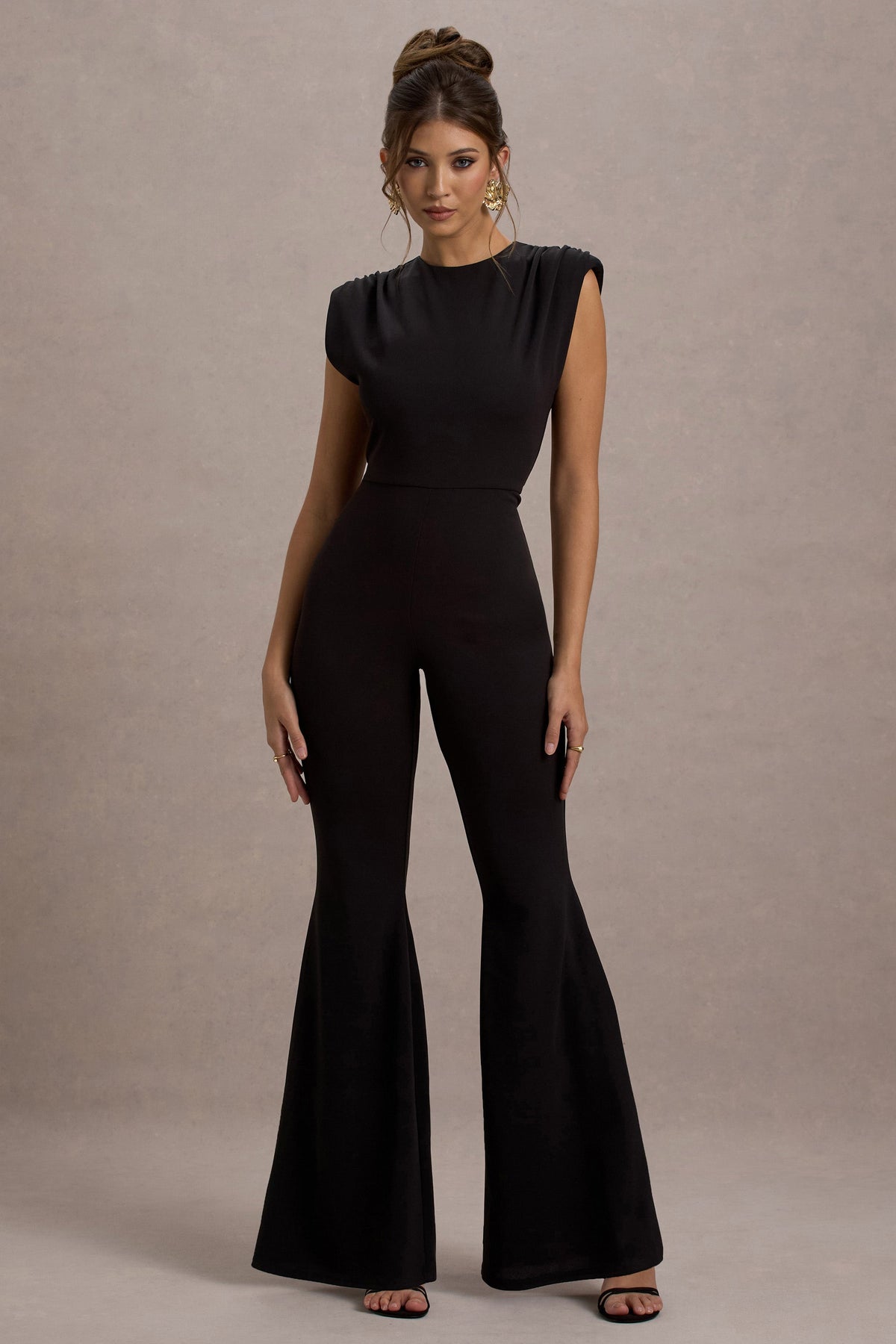 Elyna | Svart byxdress med hög hals och drapering