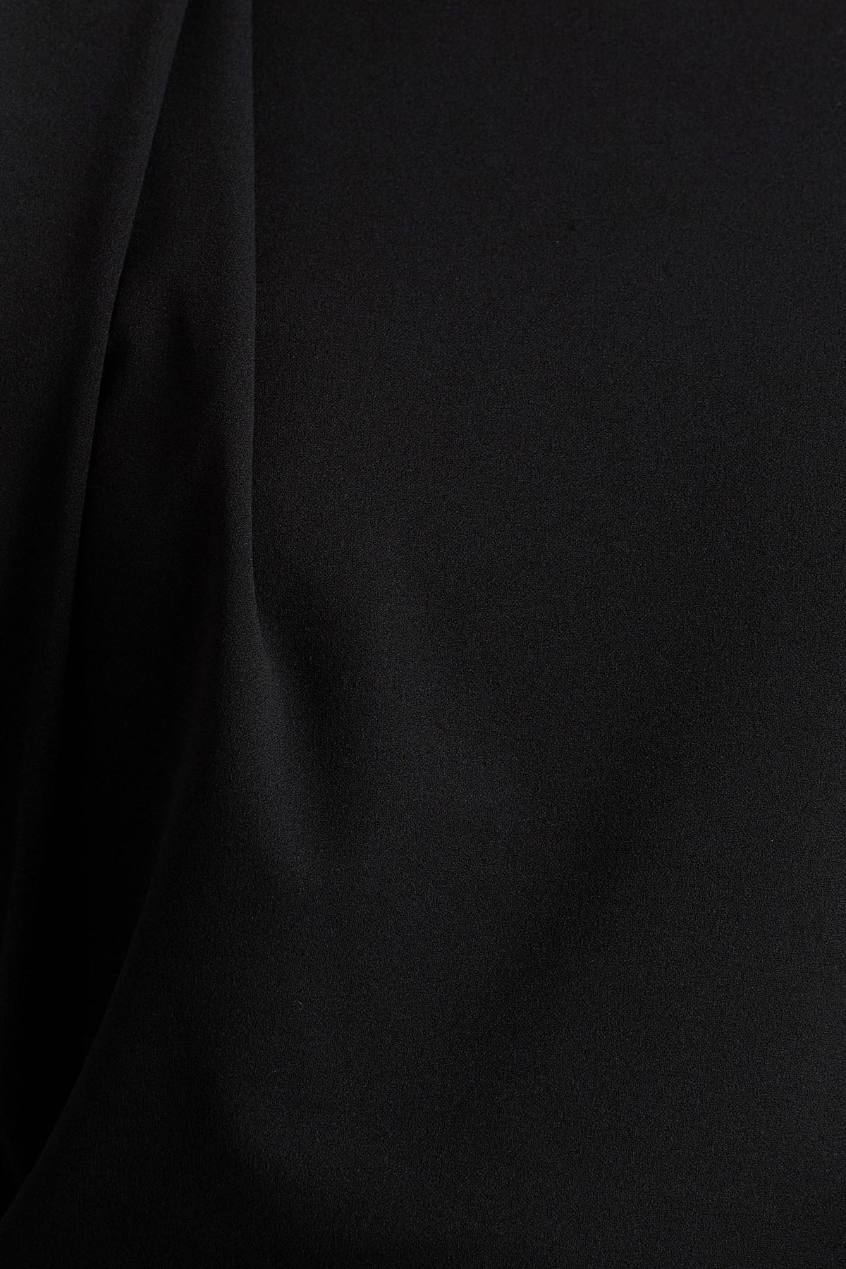 Tiff | Svart byxdress med rund halsringning och draperat liv