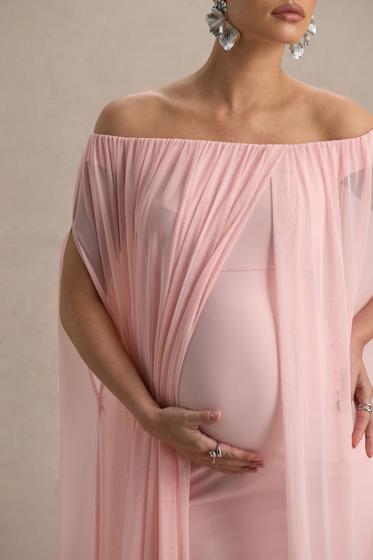 Atmosphere | Rosa axelbandslös miniklänning i gravidmodell med cape