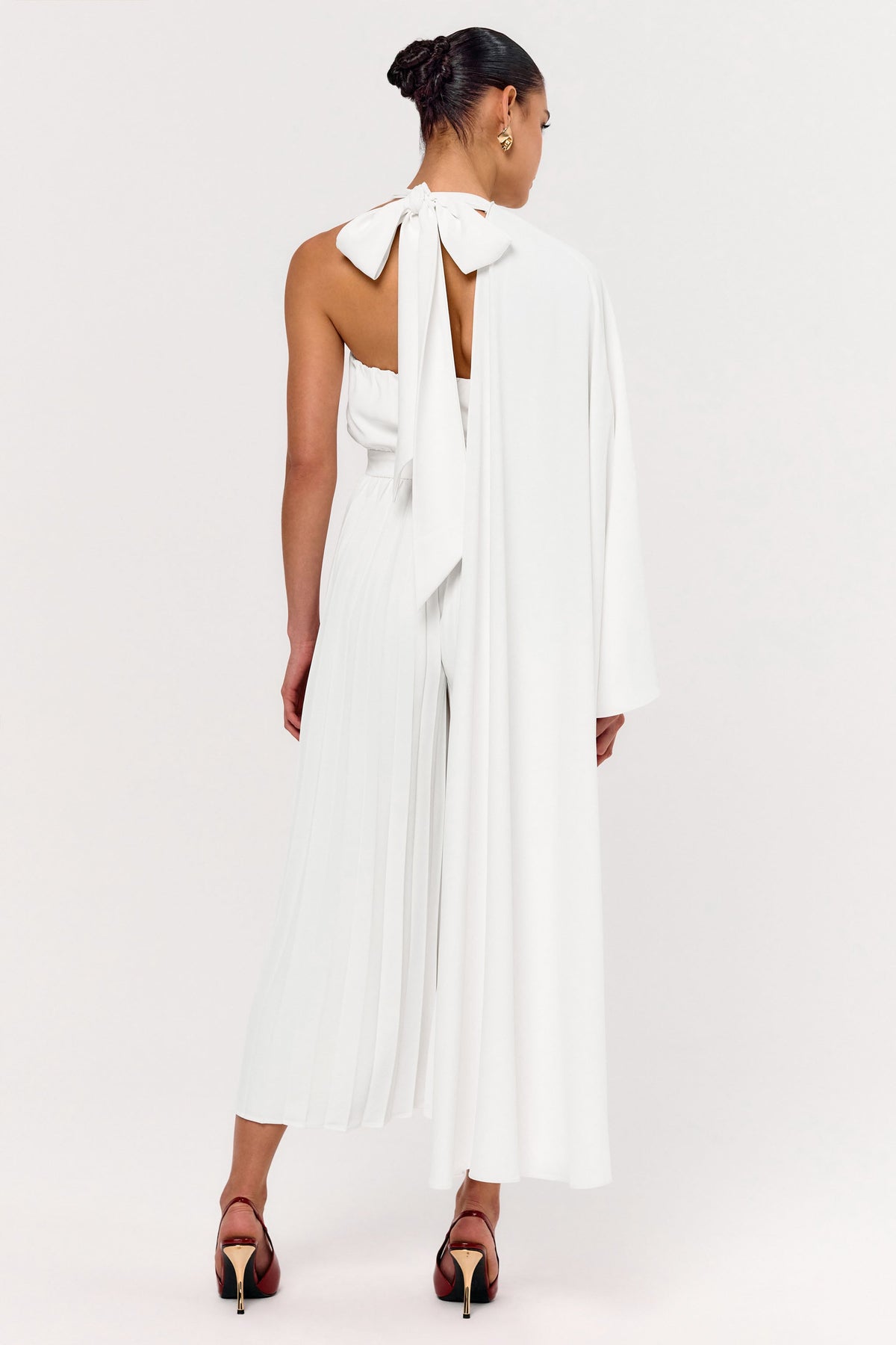 Paradise | Vit byxdress med capeärm