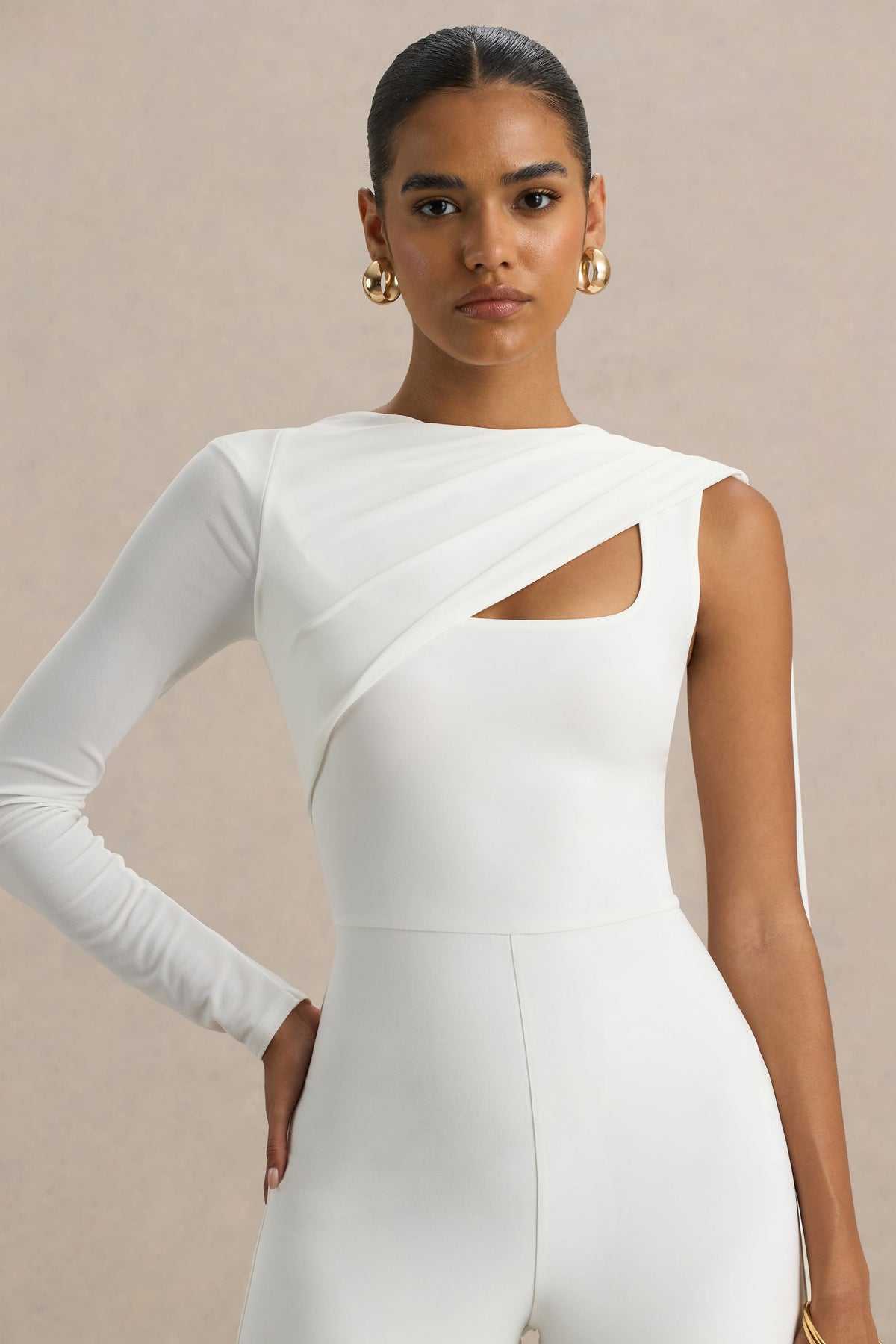 Graces | Vit byxdress med capeärm