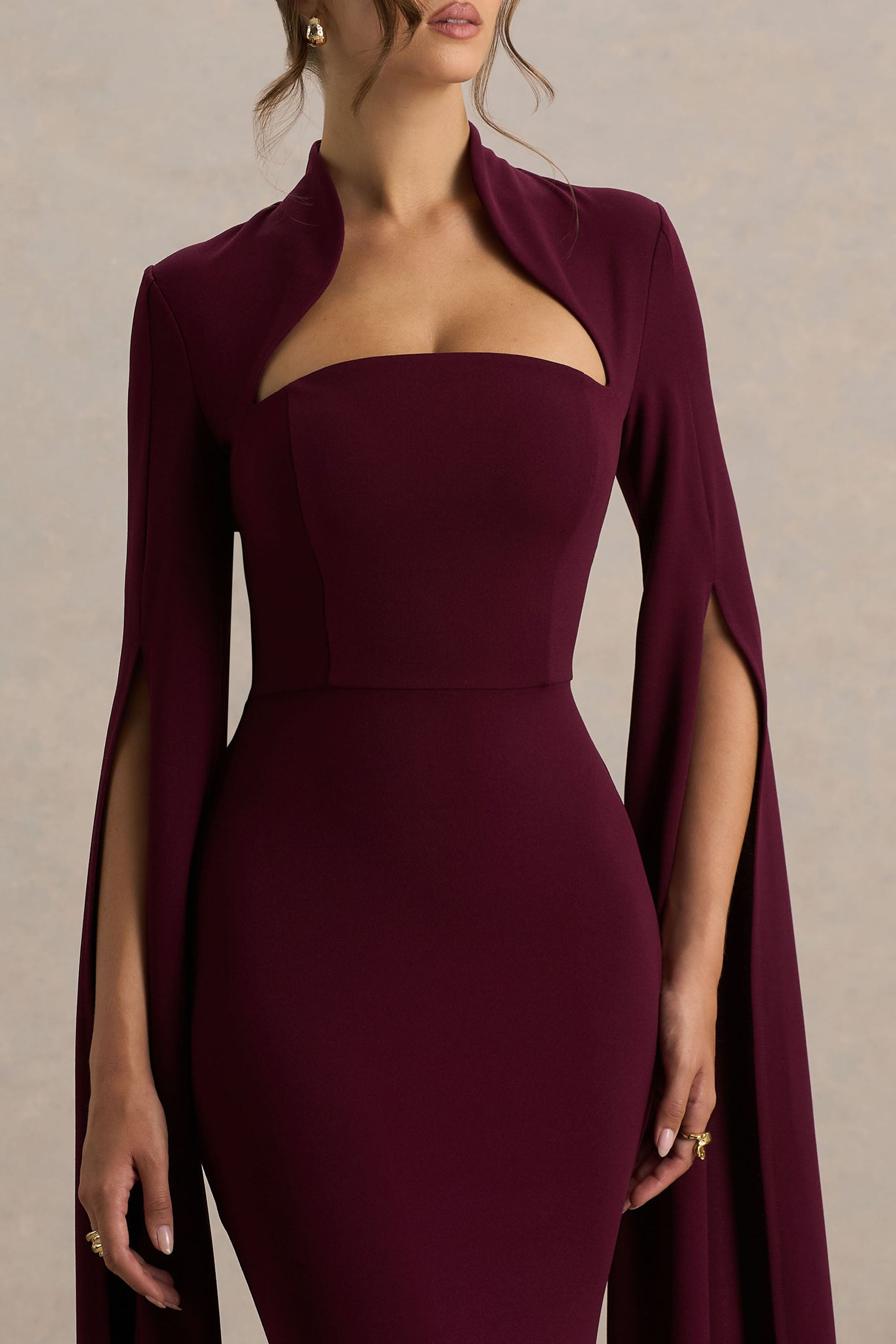 Esme | Burgundy långklänning med capeärm