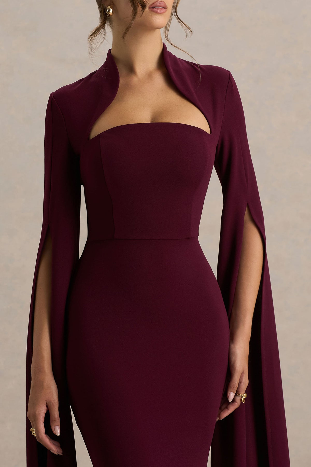 Esme | Burgundy långklänning med capeärm