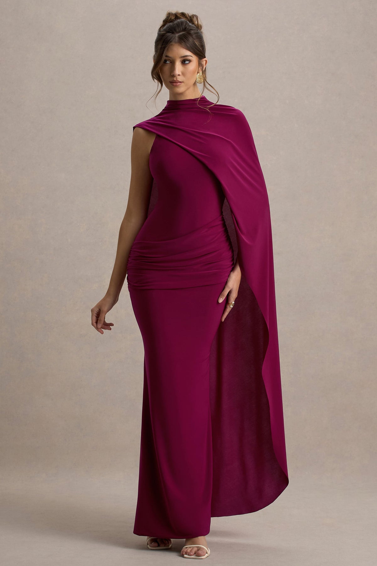 Maeve | Burgundy långklänning med capeärm